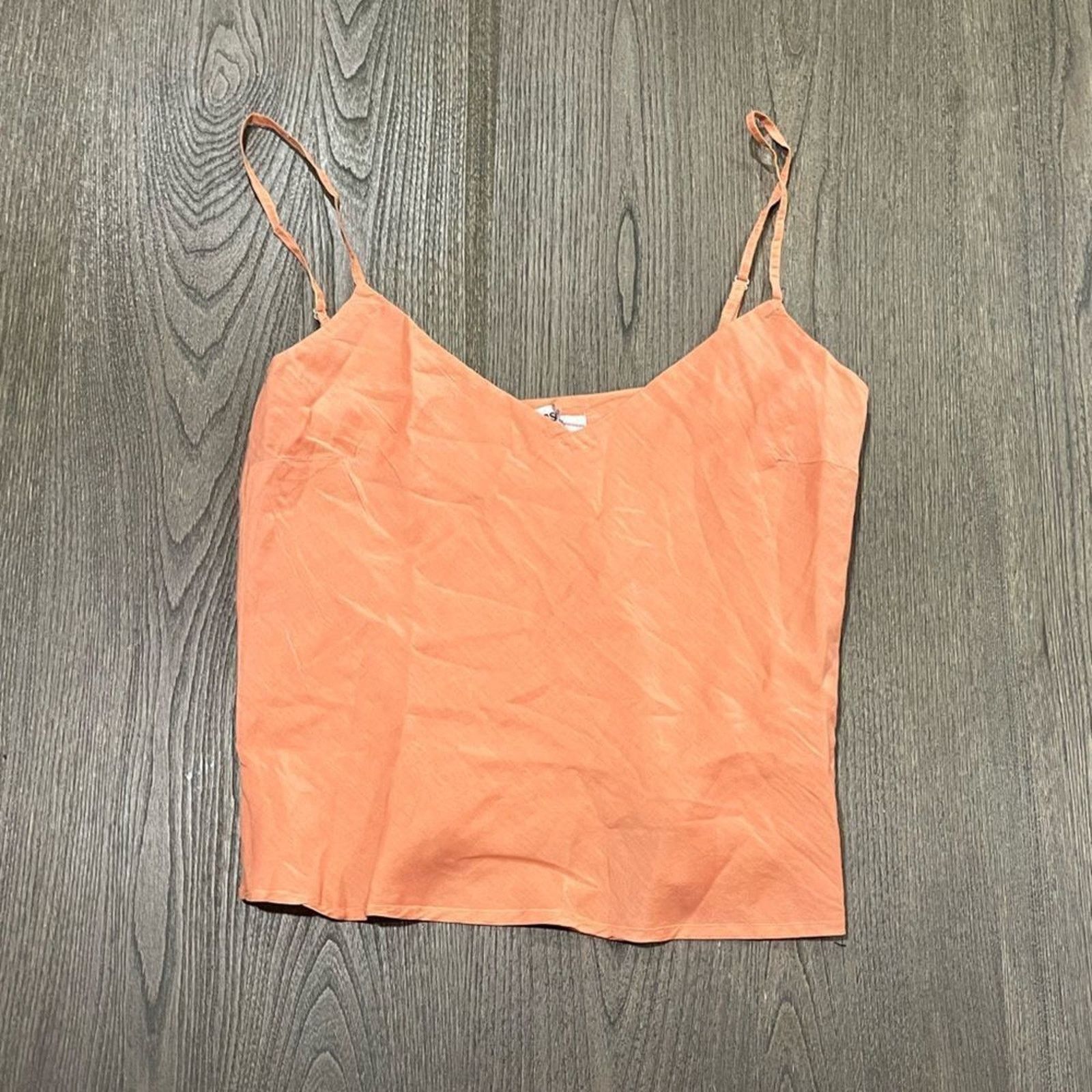 Guess NWOT Guess Peach Spaghetti Strap Cropped Tank Top Size M Size M / US 6-8 / IT 42-44 - 1 Thumbnail
