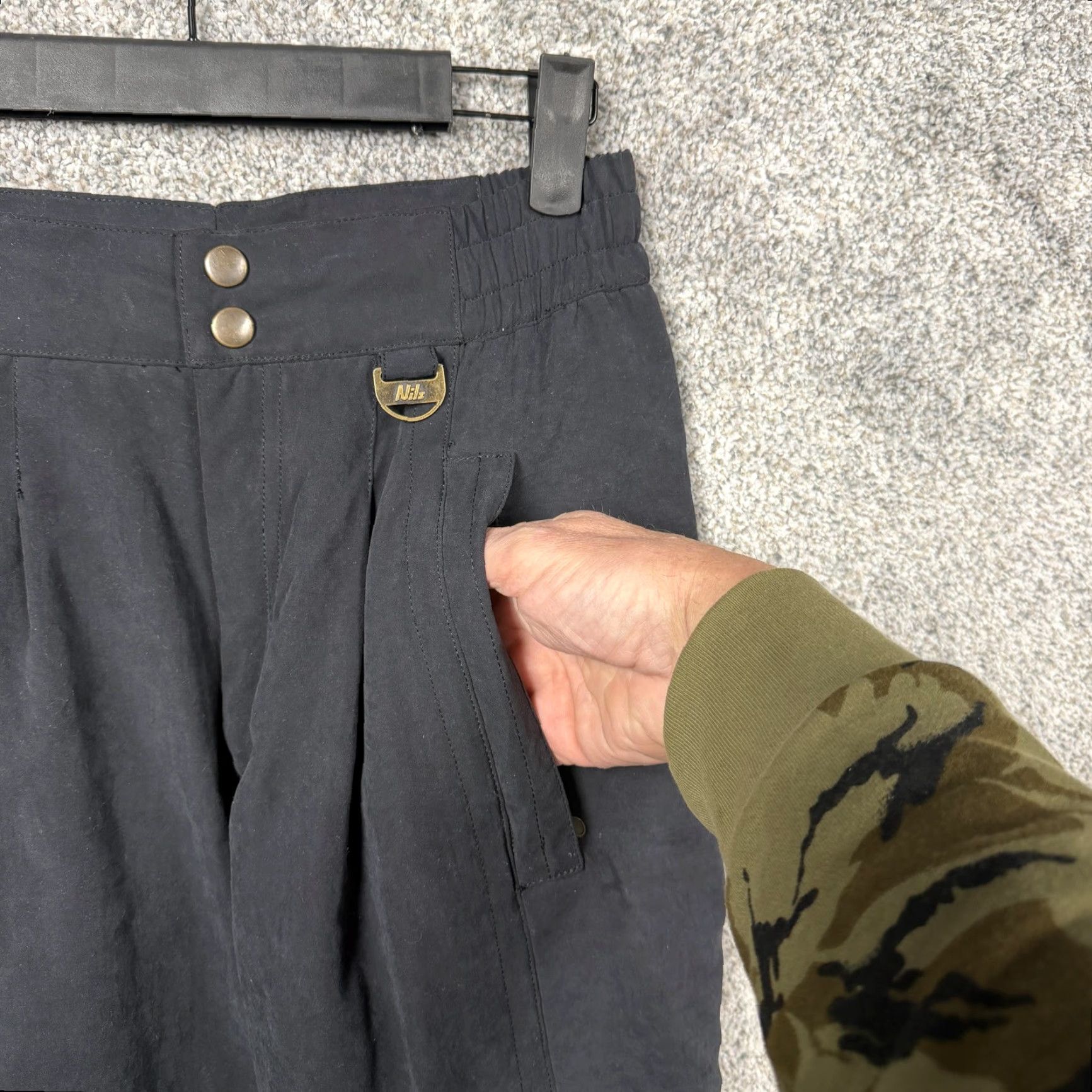 Etro VINTAGE Nils Snow Pants Women 8 Insulated Ski Tapered Blue Pockets Zip Pocket Winter Activewear Front Zip Fly Elastic Waist 26in 31in 80s 90s Size 30" / US 8 / IT 44 - 7 Thumbnail