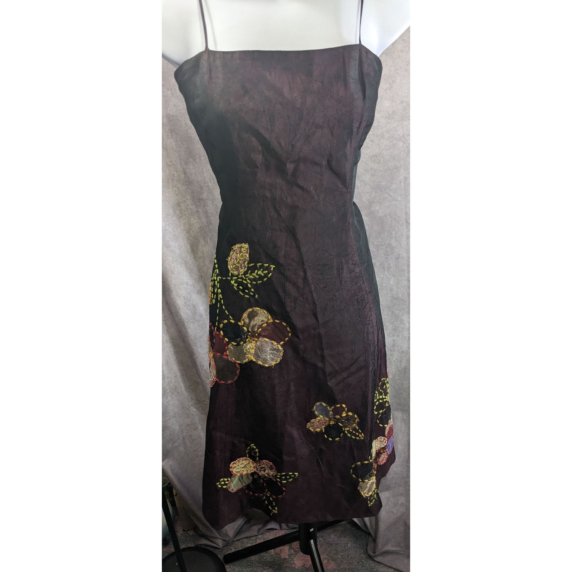 Other Cranberry Raw Silk Formal Dress With Embroidered Floral Acce Size S / US 4 / IT 40 - 1 Thumbnail