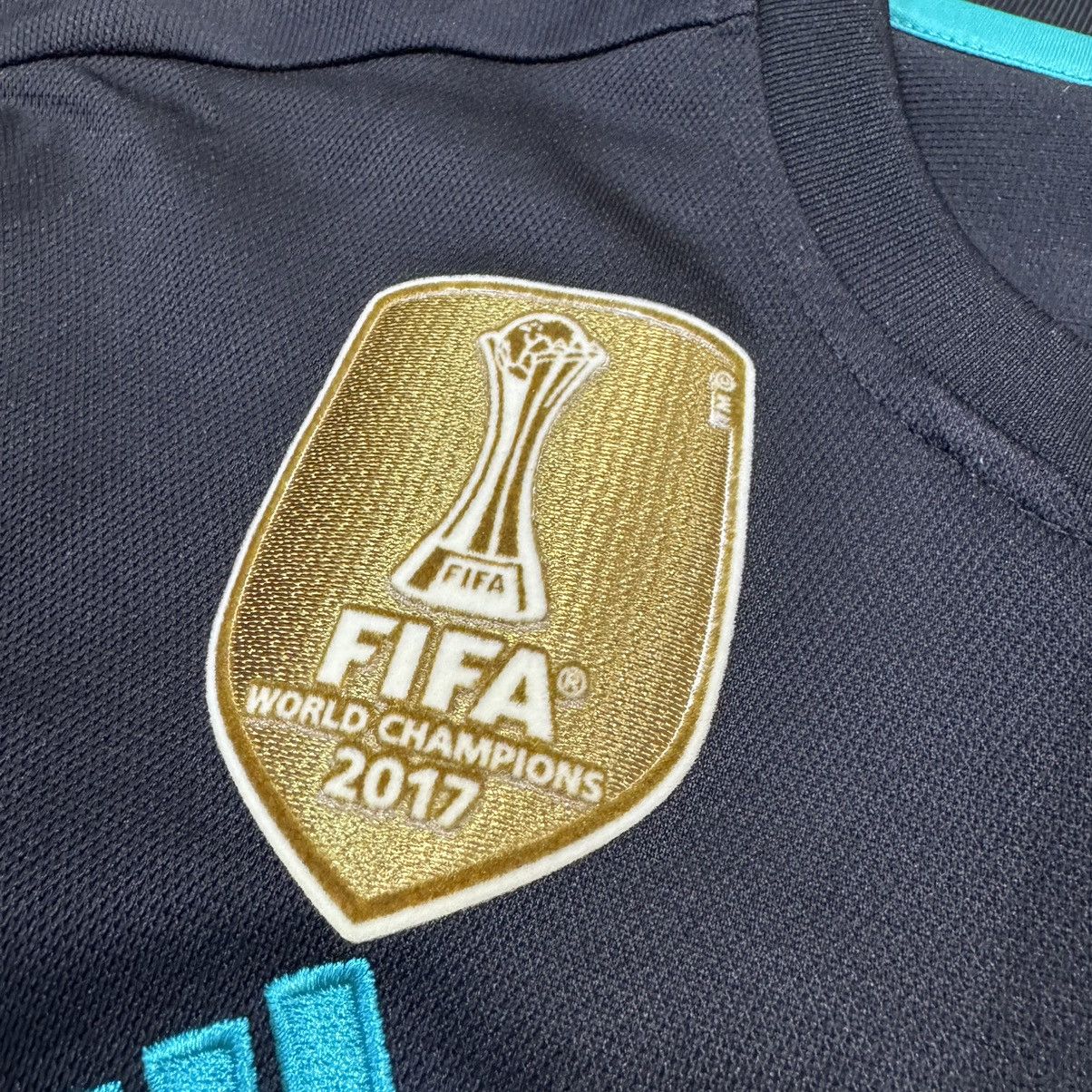 Adidas Real Madrid 17/18 away shirt #4 Sergio ramos Size US M / EU 48-50 / 2 - 9 Thumbnail