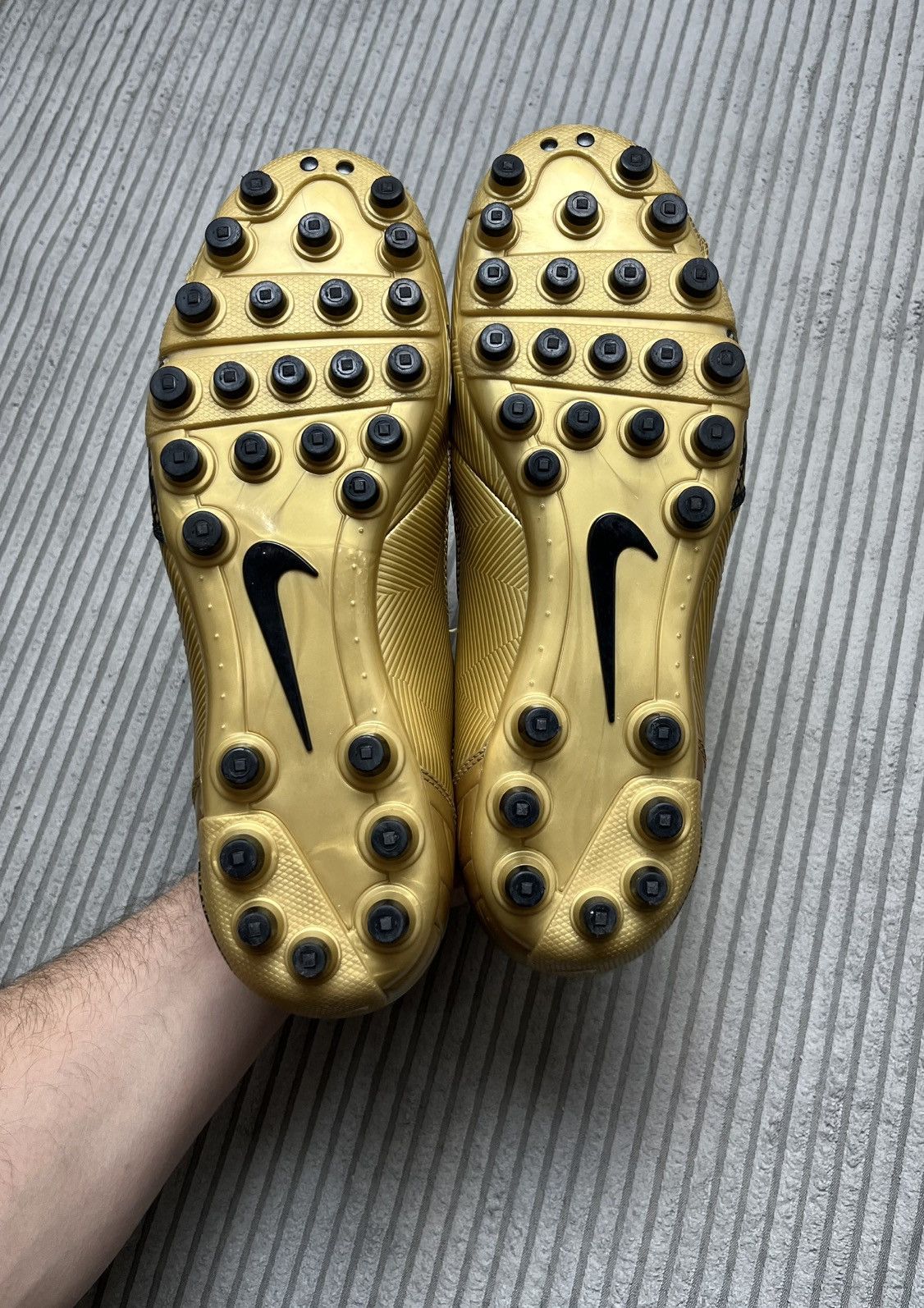Nike Hype Nike Total 90 Shoot II MG Gold Football Cleats 00s Size US 9.5 / EU 42-43 - 24 Thumbnail