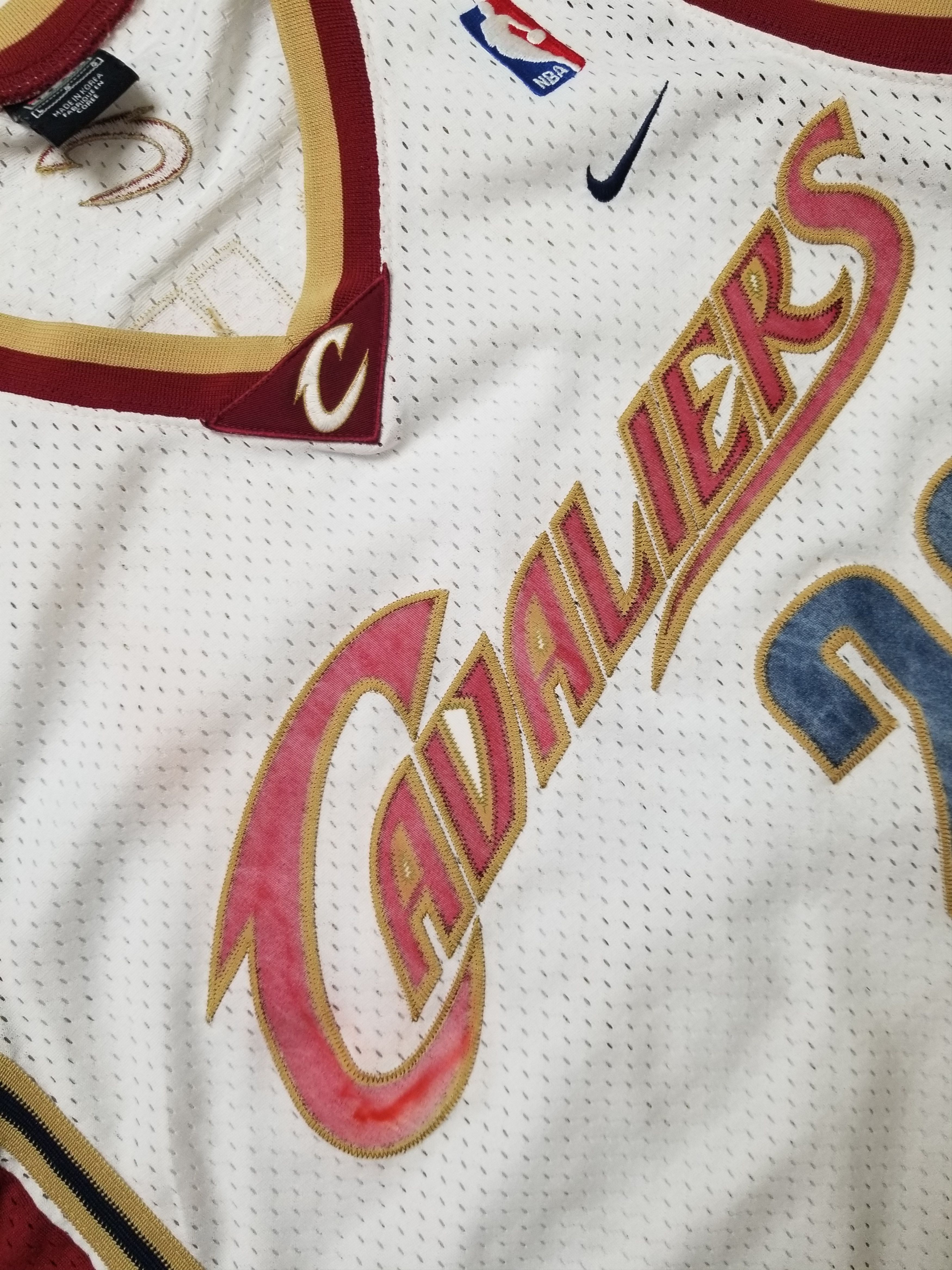 Nike Vintage NBA Cleveland Cavaliers LeBron James 23 Sewn Jersey Size US L / EU 52-54 / 3 - 7 Thumbnail