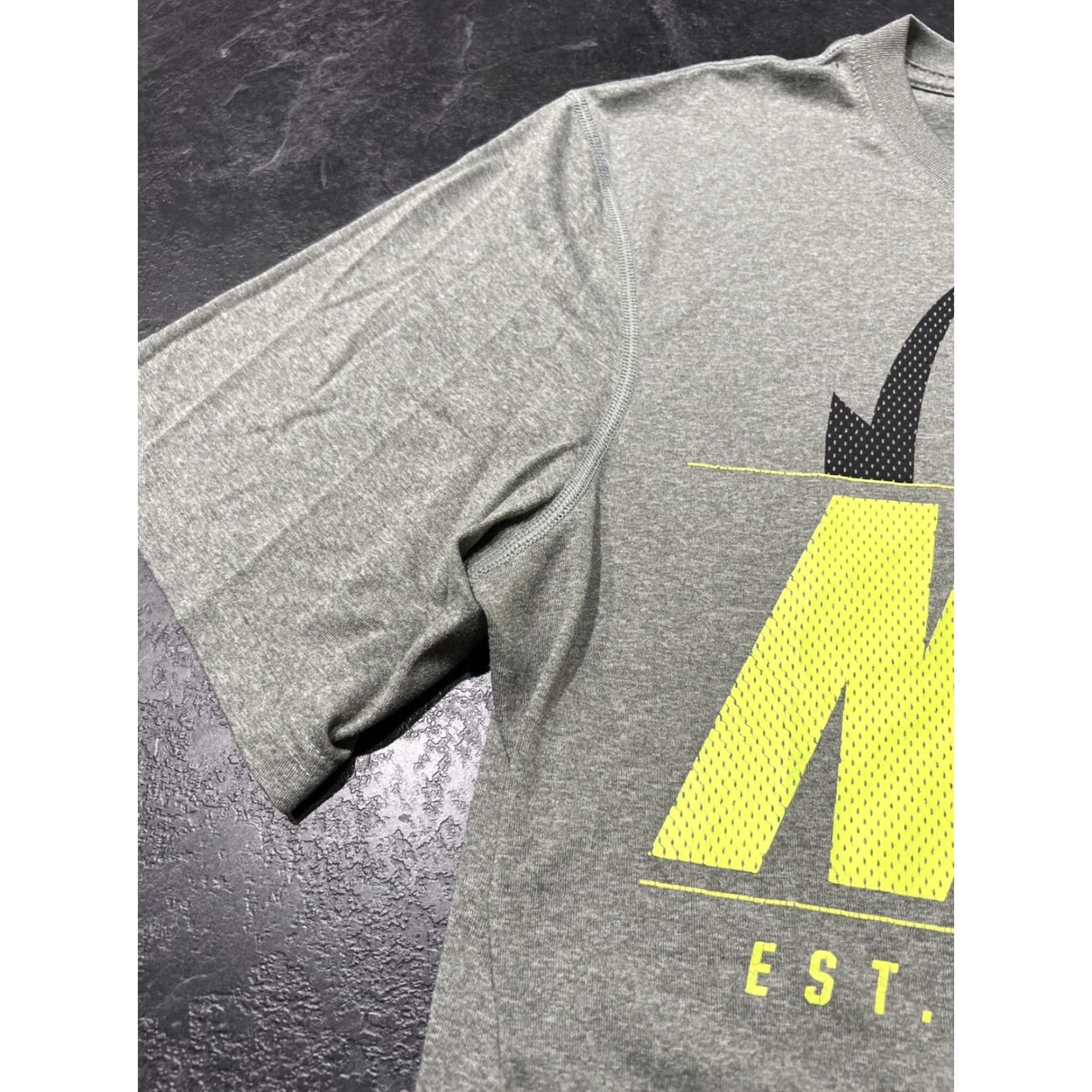 Nike Nike Dri-FIT Shirt Mens Medium Gray Graphic Print Athletic Outdoor Casual Size US M / EU 48-50 / 2 - 6 Thumbnail