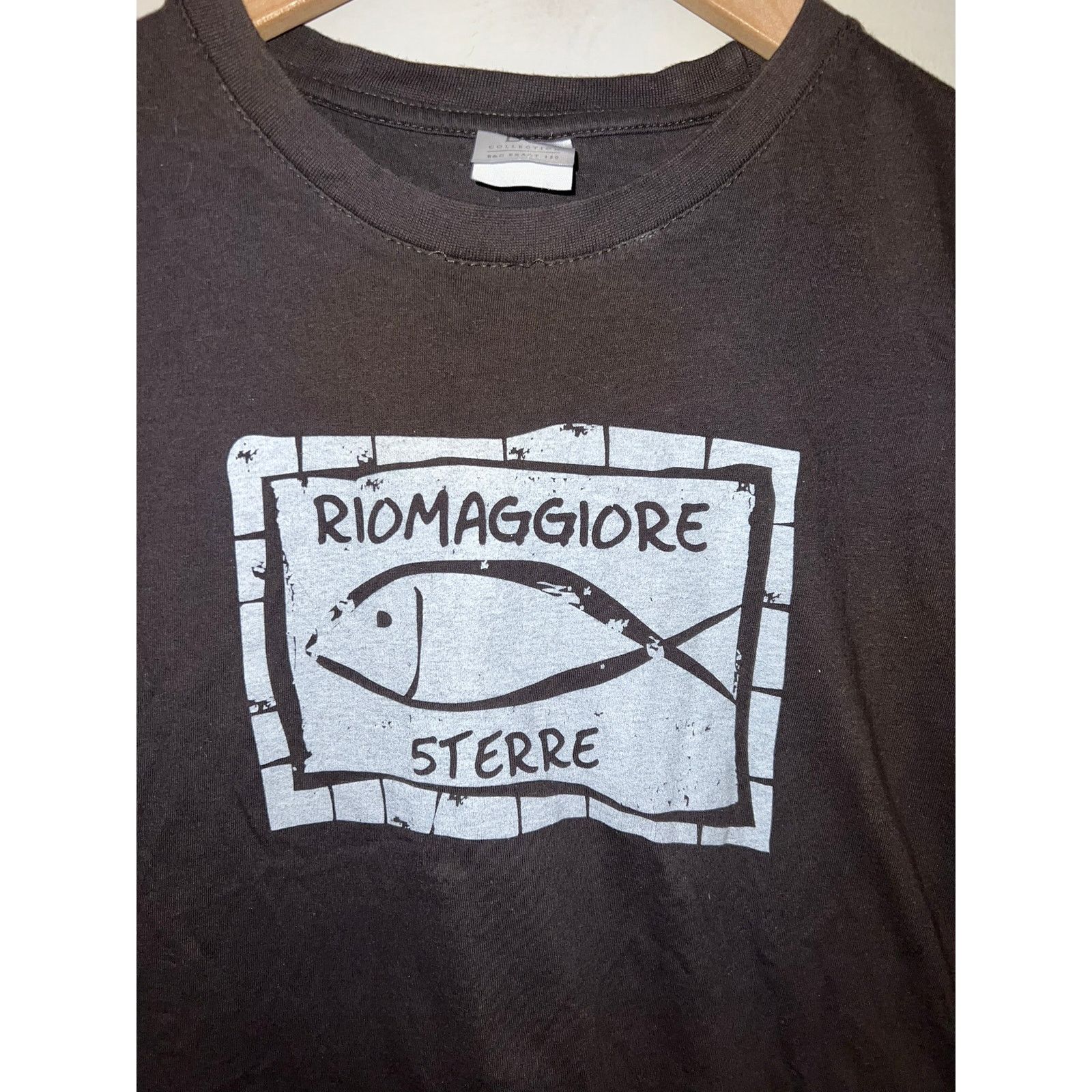 Vintage Vintage Fish Shirt Riomaggiore Sterre 5Terre Italy Art Tee L Size US L / EU 52-54 / 3 - 2 Thumbnail