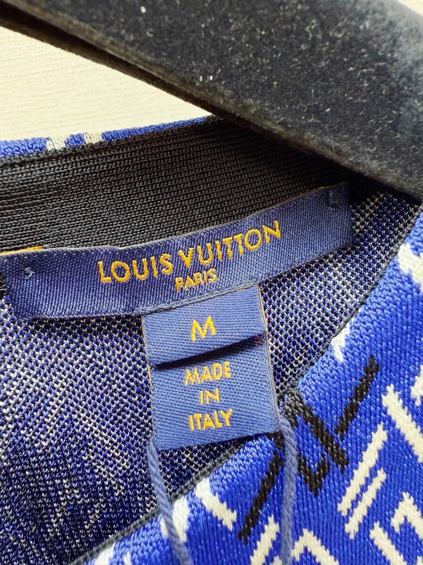 Louis Vuitton LV knit dress M new with tags authentic tried on minor stain Size M / US 6-8 / IT 42-44 - 2 Thumbnail