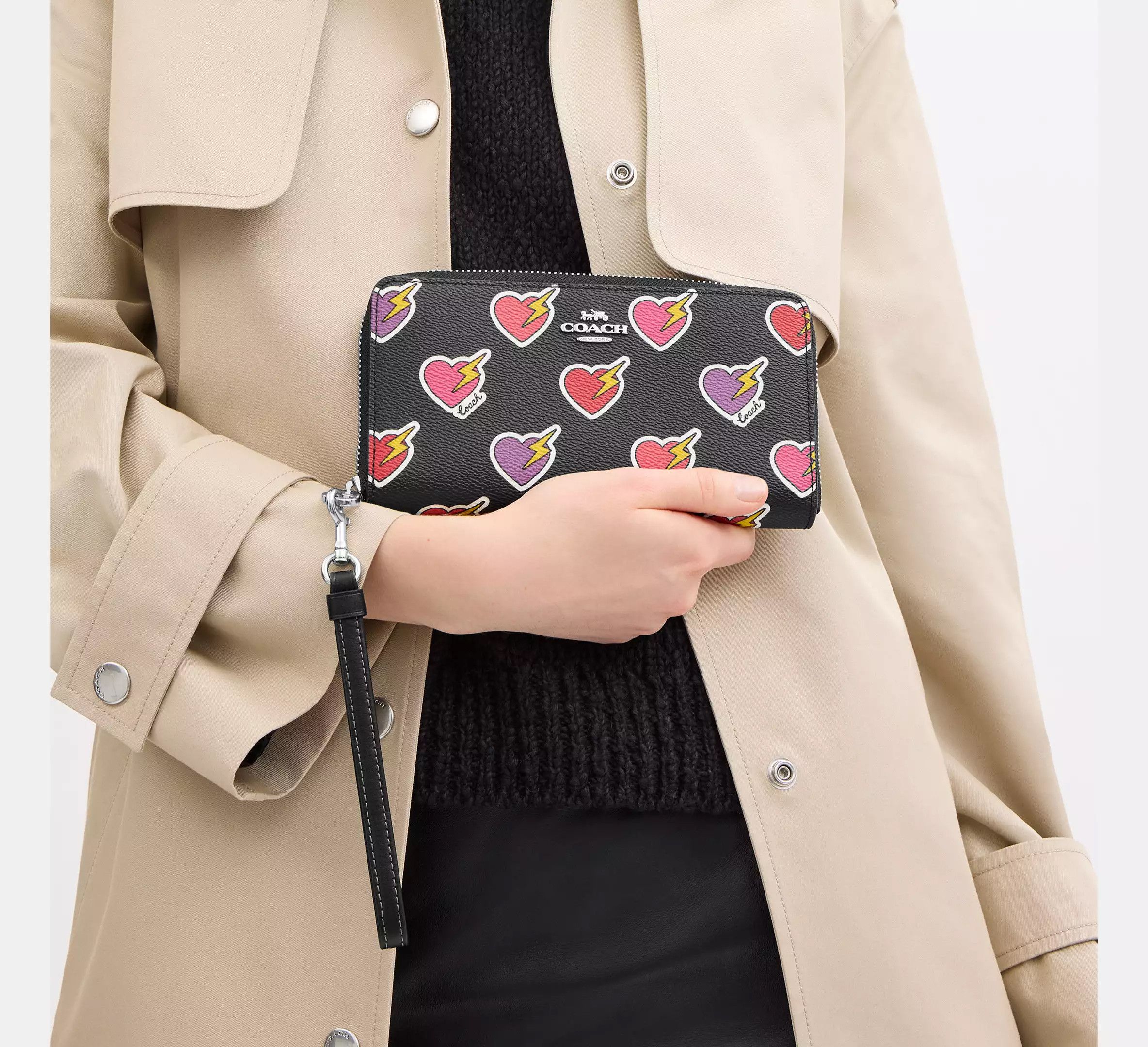 Coach Long Zip Around Wallet With Heart Bolt Print CW476 Size ONE SIZE - 5 Thumbnail