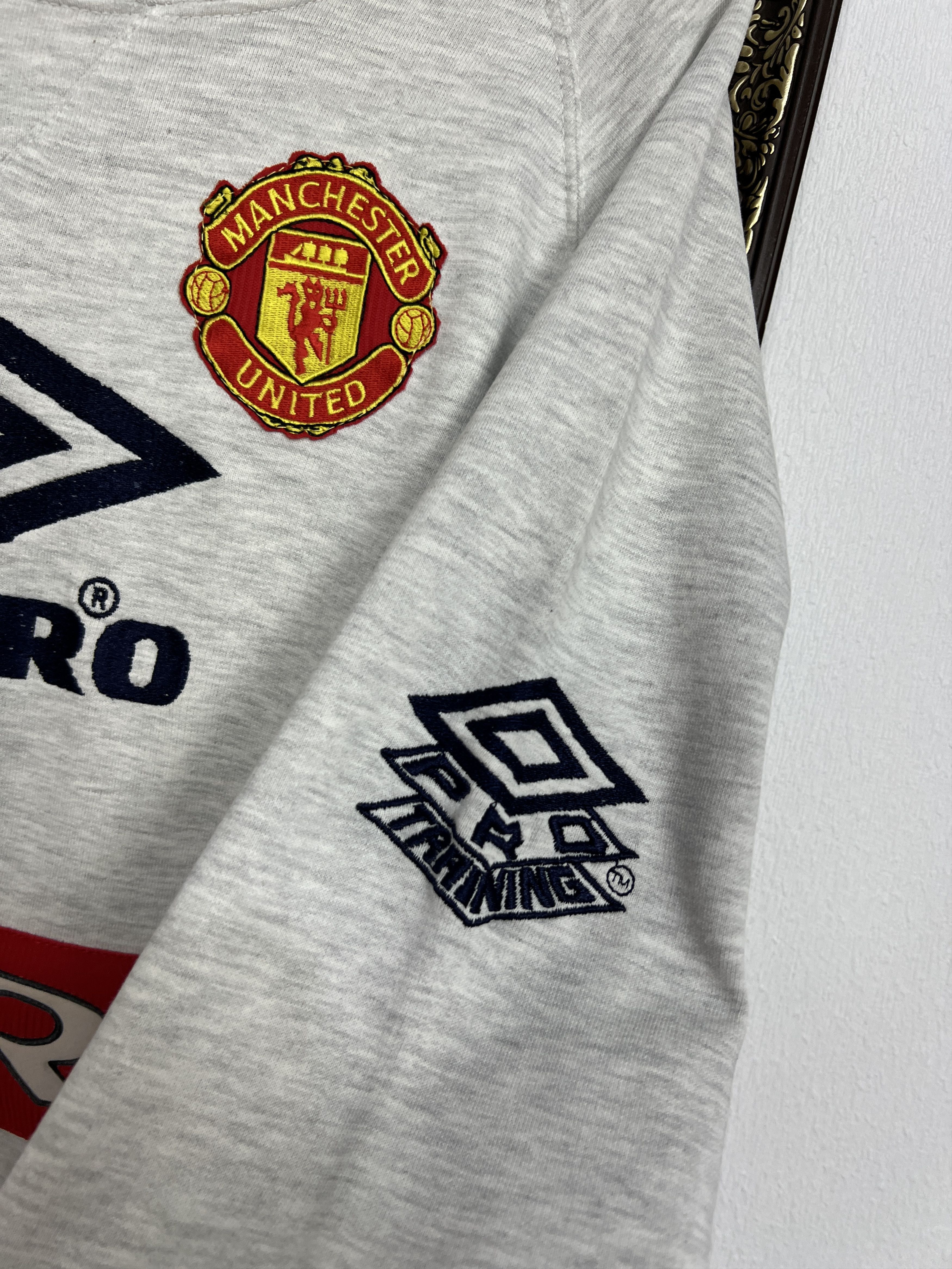 Umbro Manchester United Football Sweatshirt Track Top Crewneck Size US XL / EU 56 / 4 - 5 Thumbnail