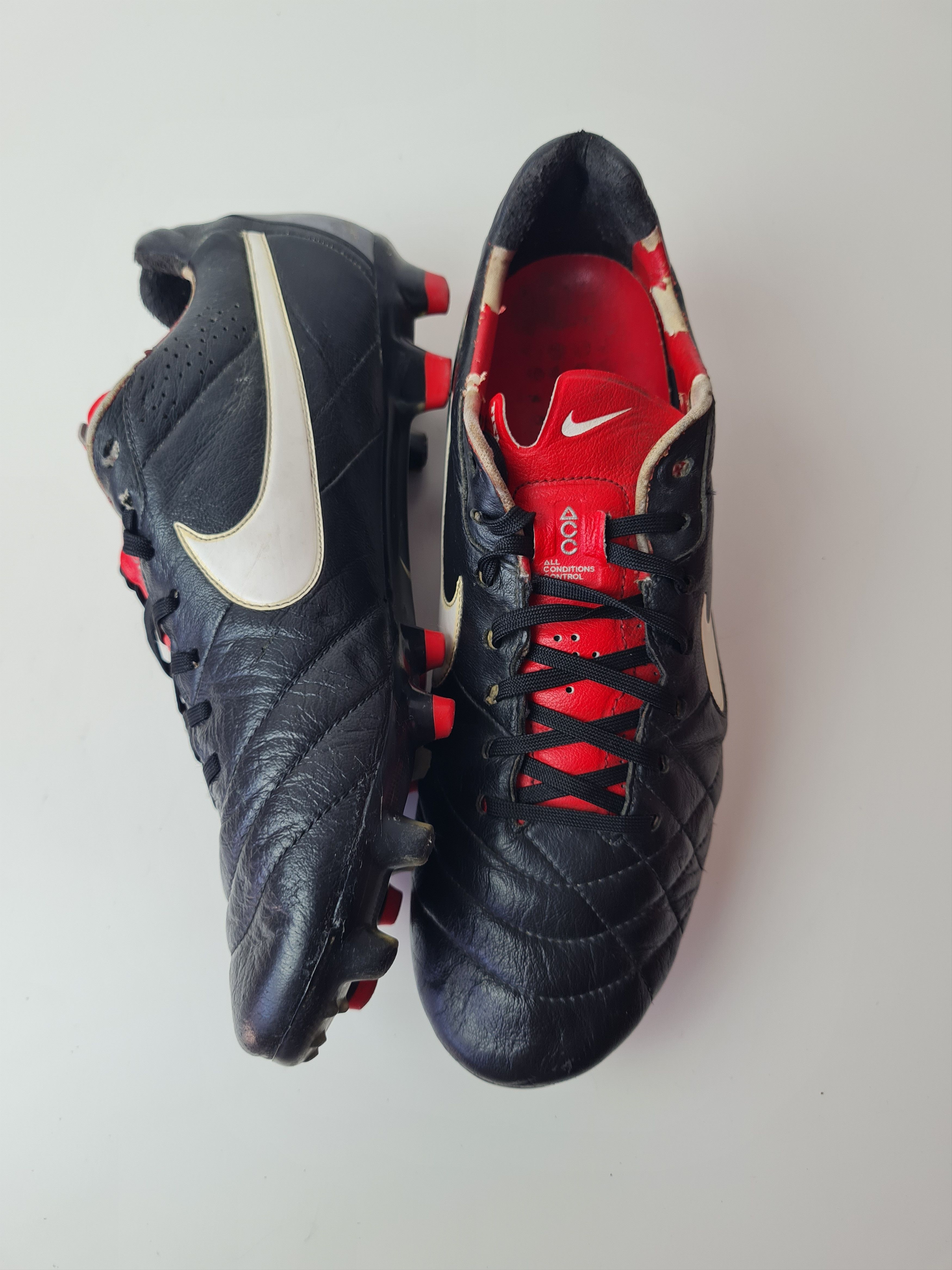 Nike Football cleats boots 2012 454309-010 NIKE TIEMPO MYSTIC Size US 9 / EU 42 - 15 Thumbnail