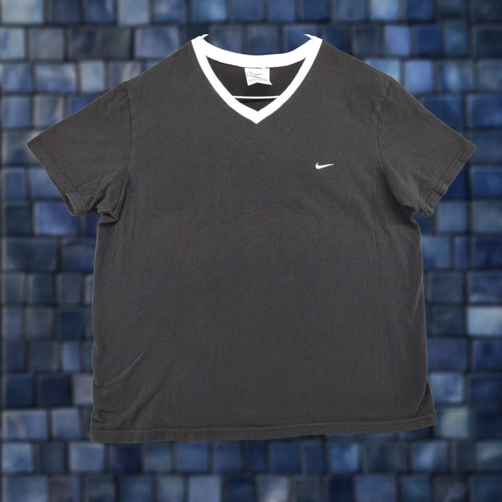 Nike VINTAGE Nike 90's Made in USA Small Embroidered Logo T-Shirt XL Men Size US XL / EU 56 / 4 - 1 Thumbnail