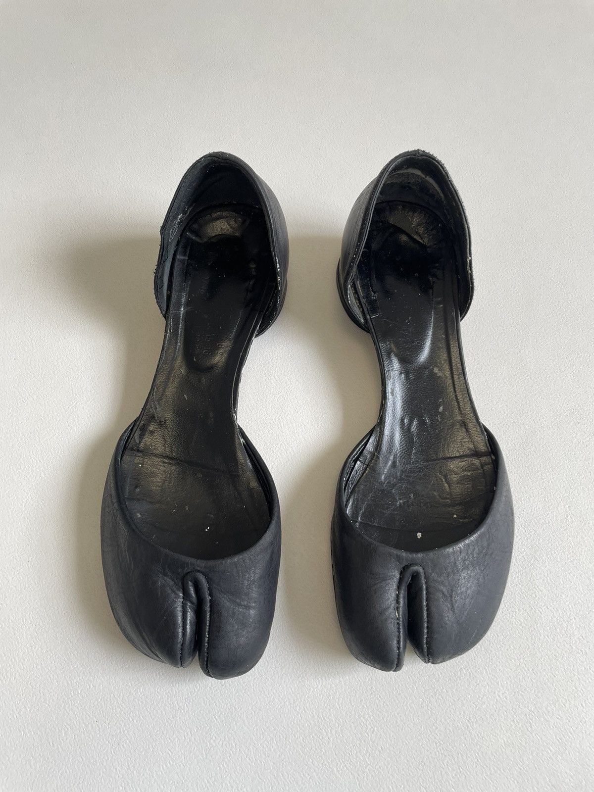 Maison Margiela 1990s Black Painted Mule Tabi Shoes Size US 8 / IT 38 - 10 Thumbnail