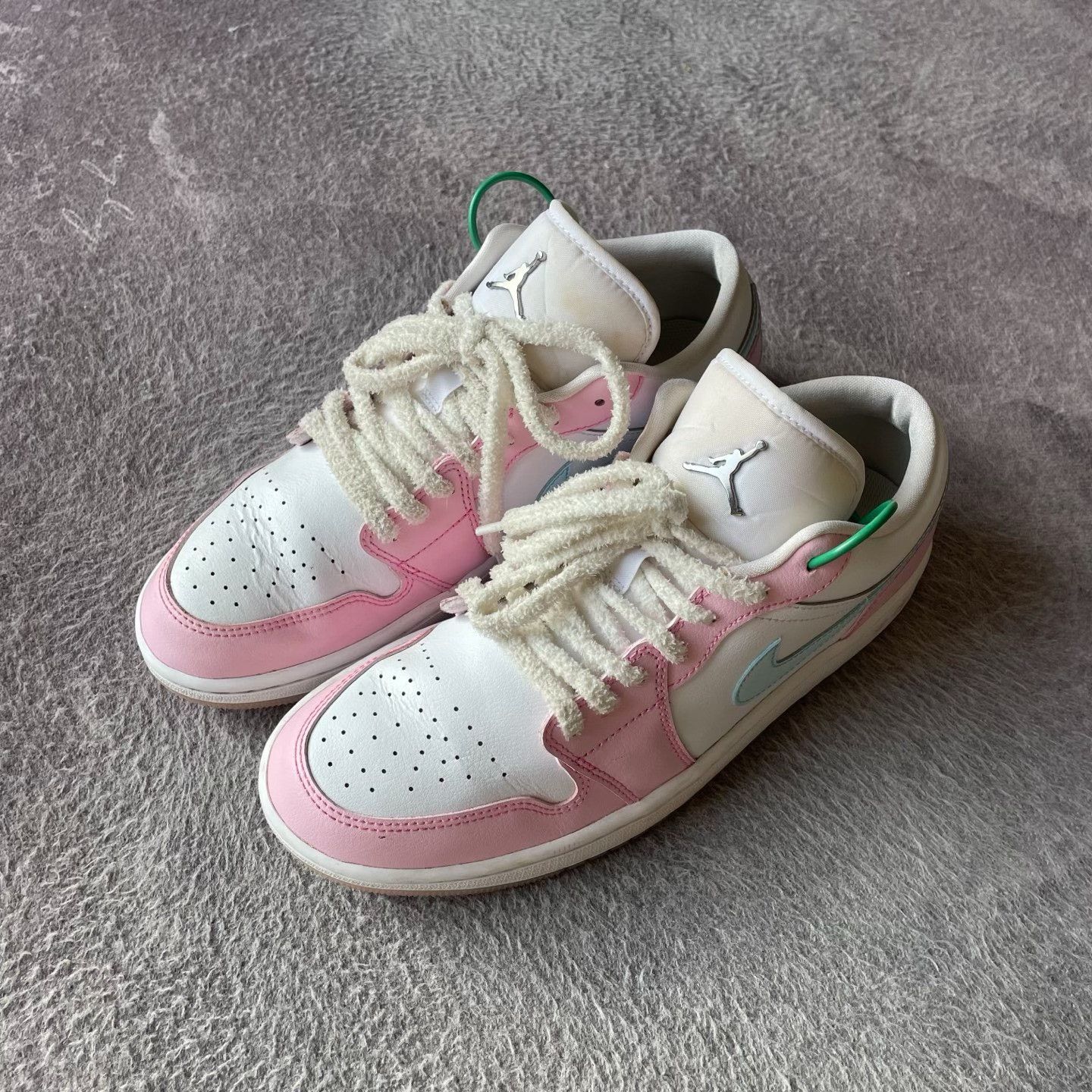 Nike Nike White Lowtop Sneakers 43 Men Size US 10 / EU 43 - 1 Thumbnail