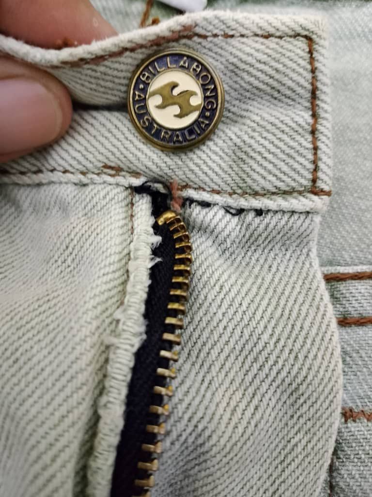 Billabong × Vintage VINTAGE BILLABONG DENIM DISTRESS TALON ZIPPER HARD TO FIND Size US 32 / EU 48 - 4 Thumbnail