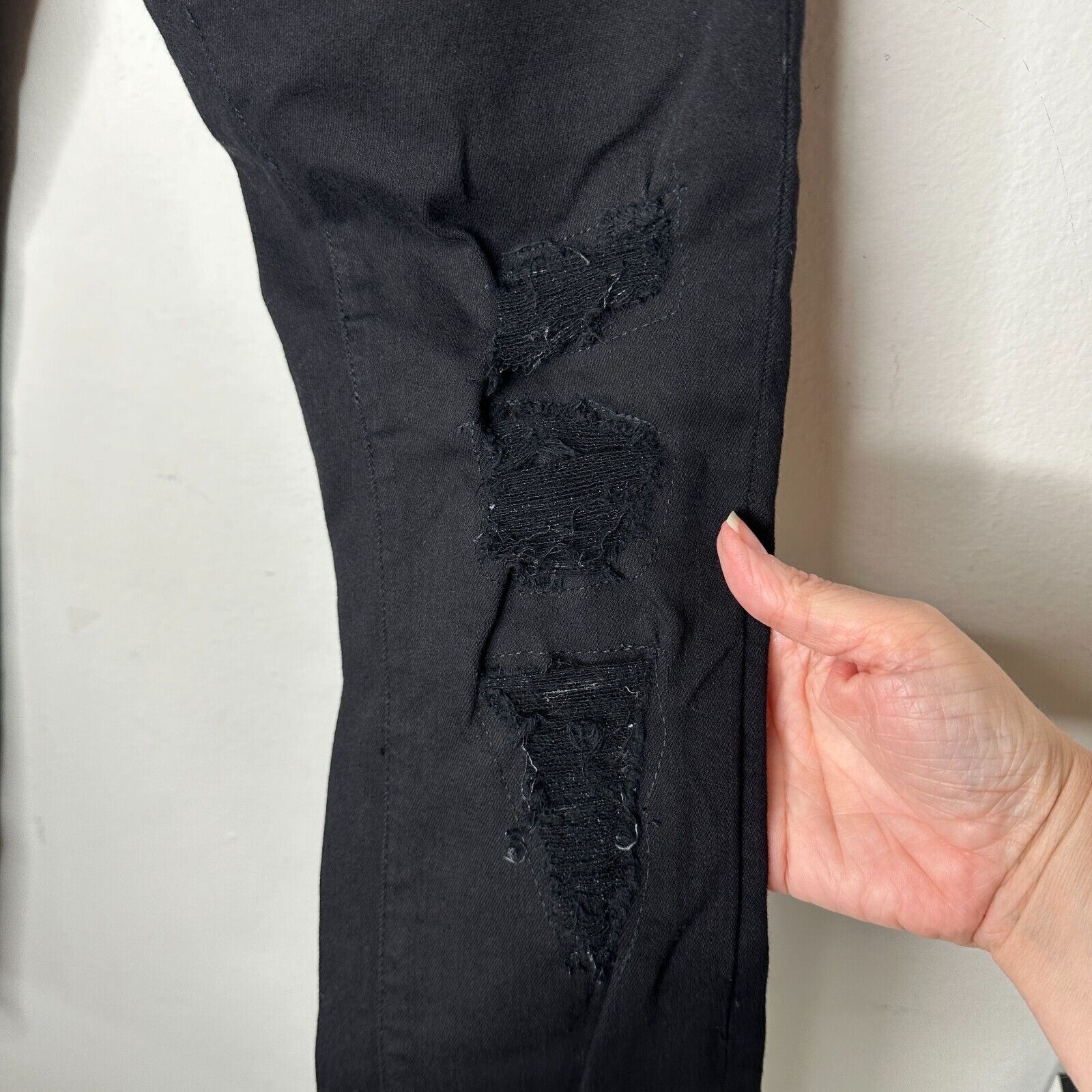 Frame Frame Black Denim Le Skinny de Jeanne Distressed Jean Raw 27 Size 27" / US 4 / IT 40 - 3 Thumbnail