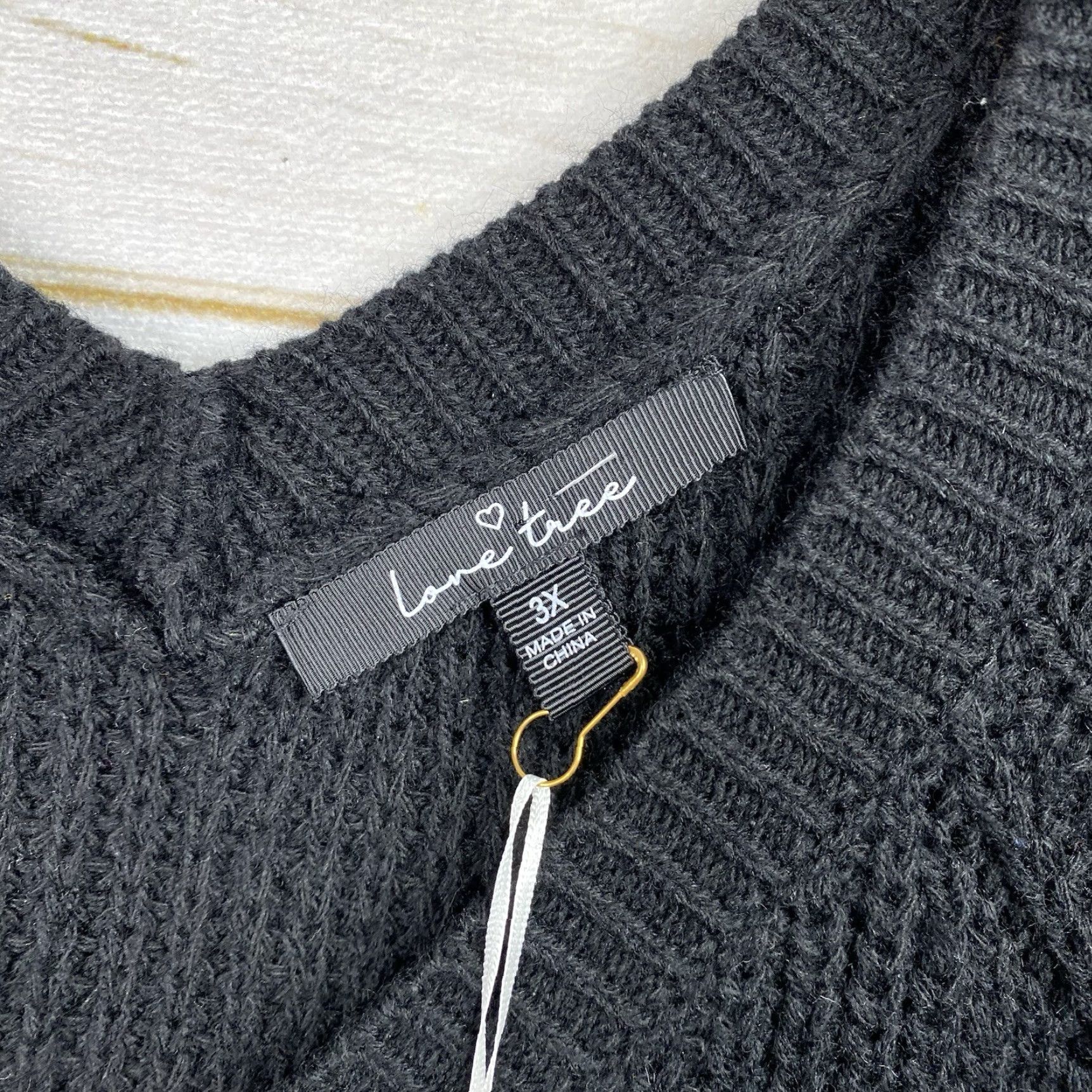Vintage Love Tree Sweater 3X Black Oversized V-Neck Cable-Knit Pullover Women's Winter Knit Sweater NWT Size XXL / US 16-18 / IT 52-54 - 5 Thumbnail