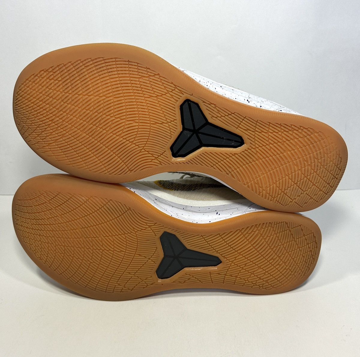 Nike Nike Kobe A.D iD Mid Lakers Home Colorway Shoes Size: 12 M Size US 12 / EU 45 - 6 Thumbnail
