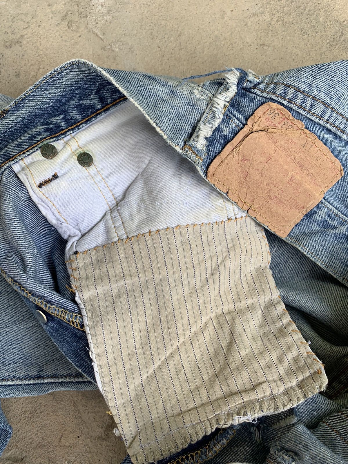 Levi's × Vintage Vintage Levis 501XX 555 Big E Selvedge Distressed Denim Size US 30 / EU 46 - 15 Thumbnail