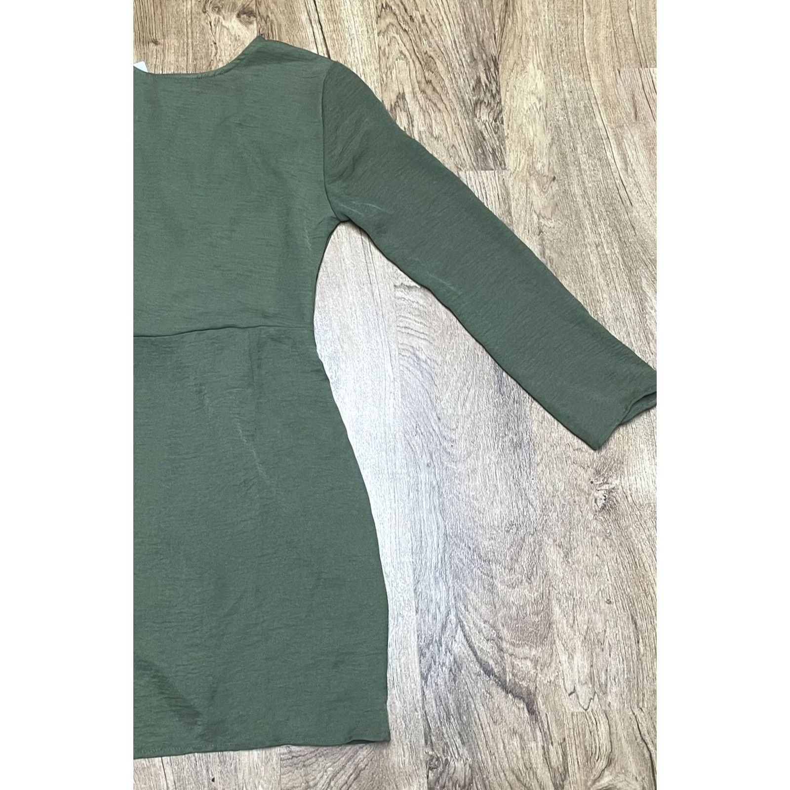 Topshop Topshop Green Long Sleeve V-Neck Dress Shirt Blouse Size 4 Polyester NWT Womens Regular Size S / US 4 / IT 40 - 7 Thumbnail