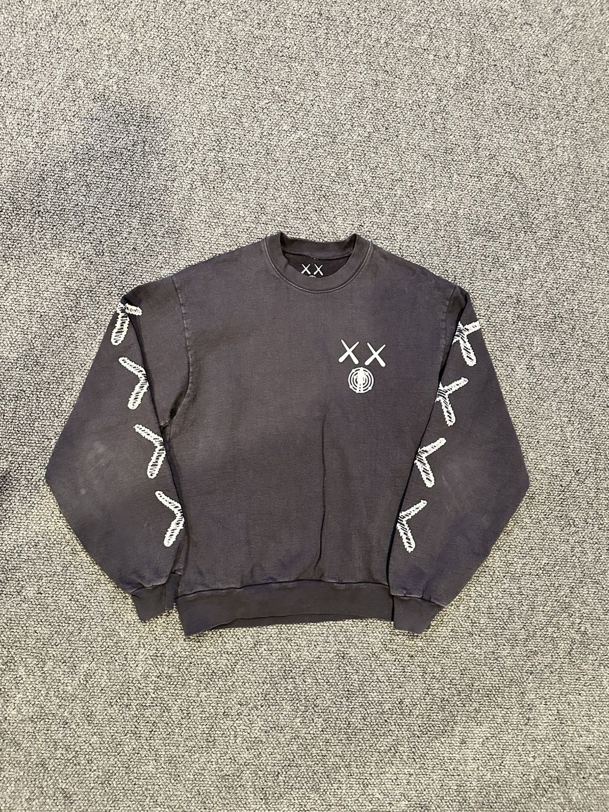 KAWS For Kid Cudi Moon Man Back Print Crewneck ○関送無料○ KAWS and Kid Cudi collaborate on a special release - HIGHXTAR.