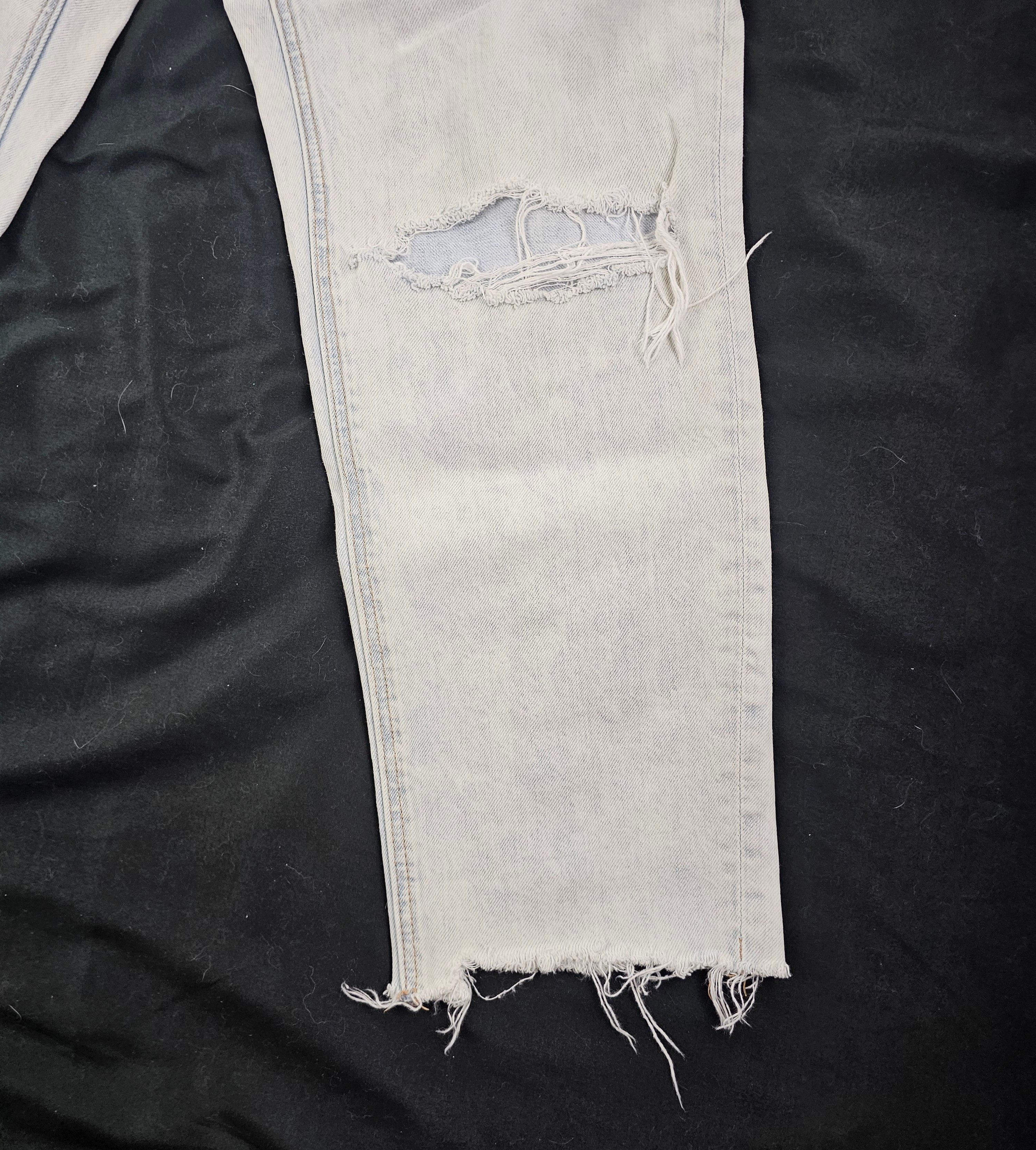 American Eagle Outfitters American Eagle Mom Jean Distressed Light Wash Women's 12 Size 36" / US 14 / IT 50 - 7 Thumbnail