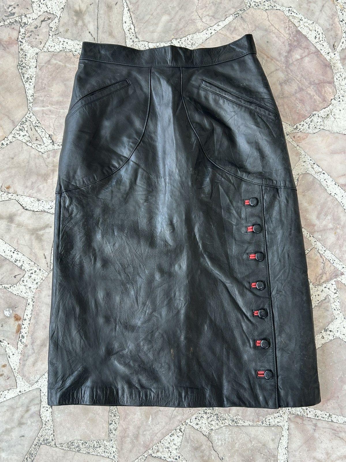 Pierre Balmain Pierre Balmain Vintage Leather Black Skirt Size 25" / US 0 / IT 36 - 1 Thumbnail