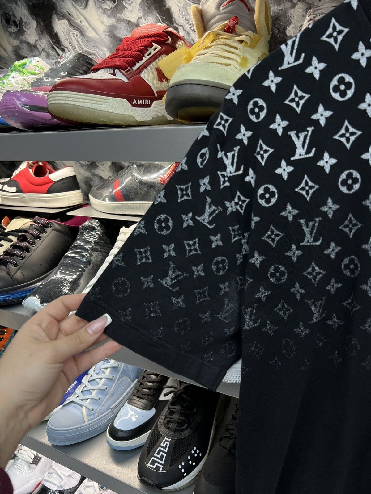Louis Vuitton Louis Vuitton Gradient Black Tee Size US XL / EU 56 / 4 - 3 Thumbnail