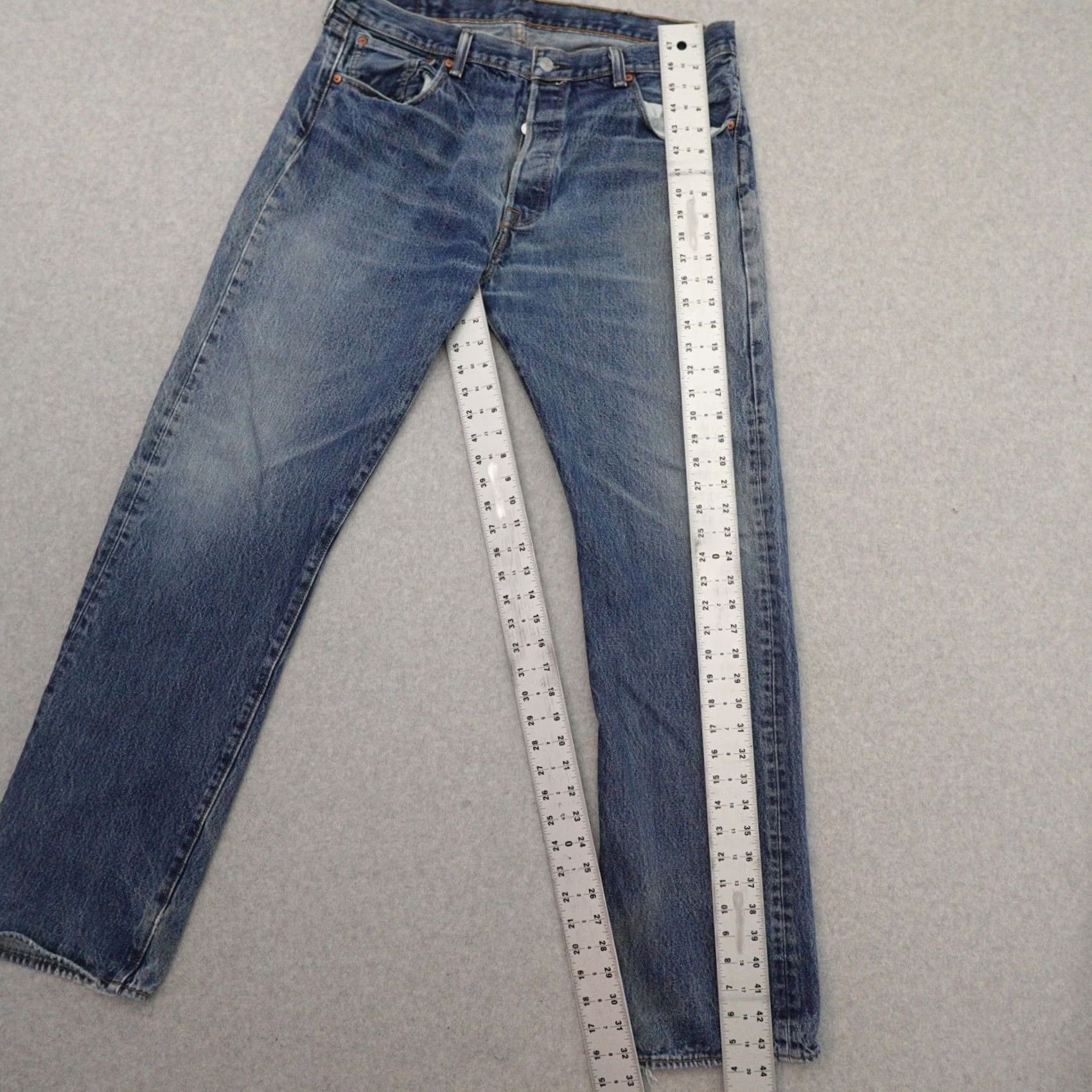 Levi's VINTAGE Levi's 501 Jeans Mens 38 Blue Denim Button Fly Straight Jeans Mens 38 Inseam 32 Blue Size US 38 / EU 54 - 3 Thumbnail