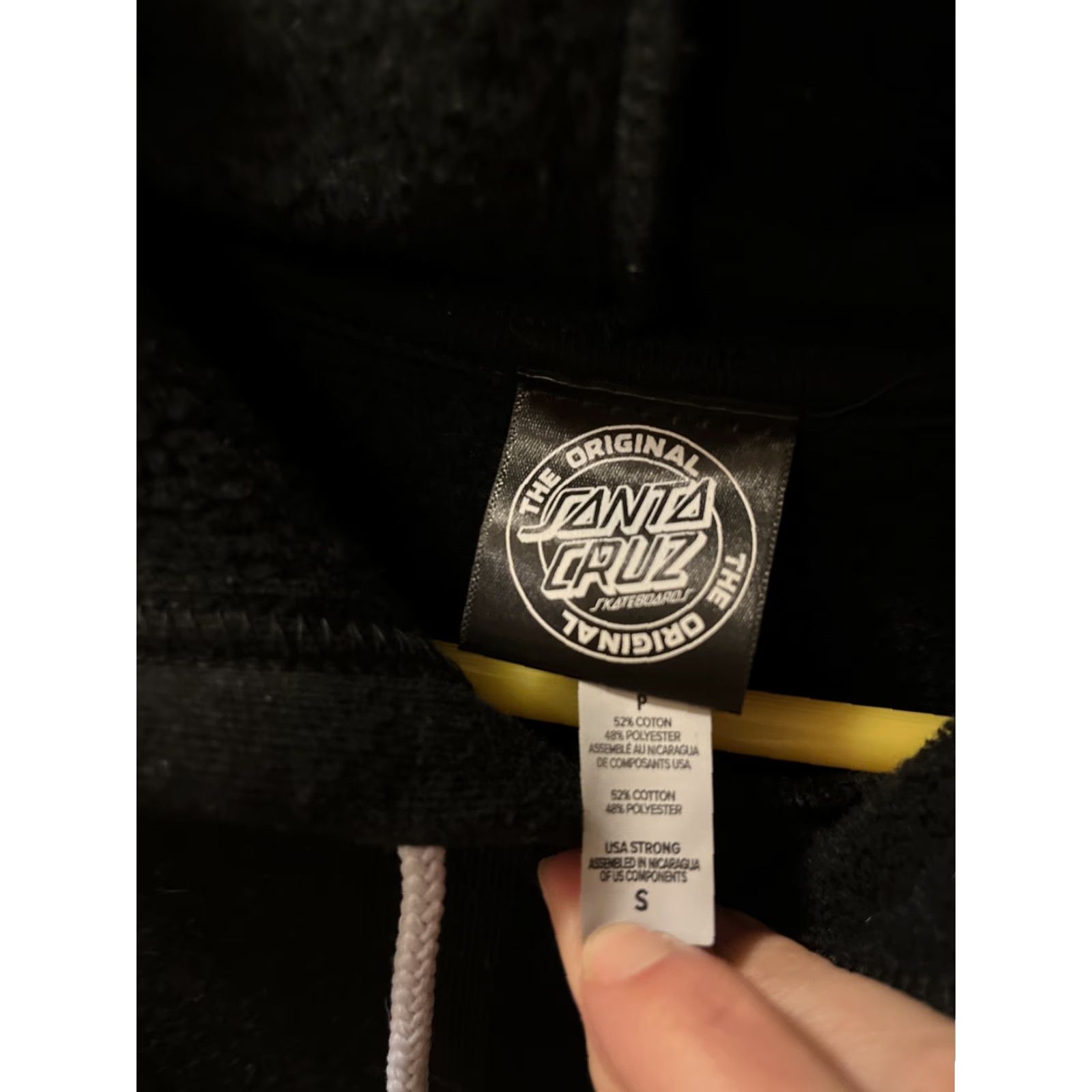 Vintage Santa Cruz Adult Hoodie Sweatshirt Black Cotton Polyester Small Pullover Hooded Graphic Print Pockets Skateboard Logo Unisex Mens Womens Size S / US 4 / IT 40 - 3 Thumbnail