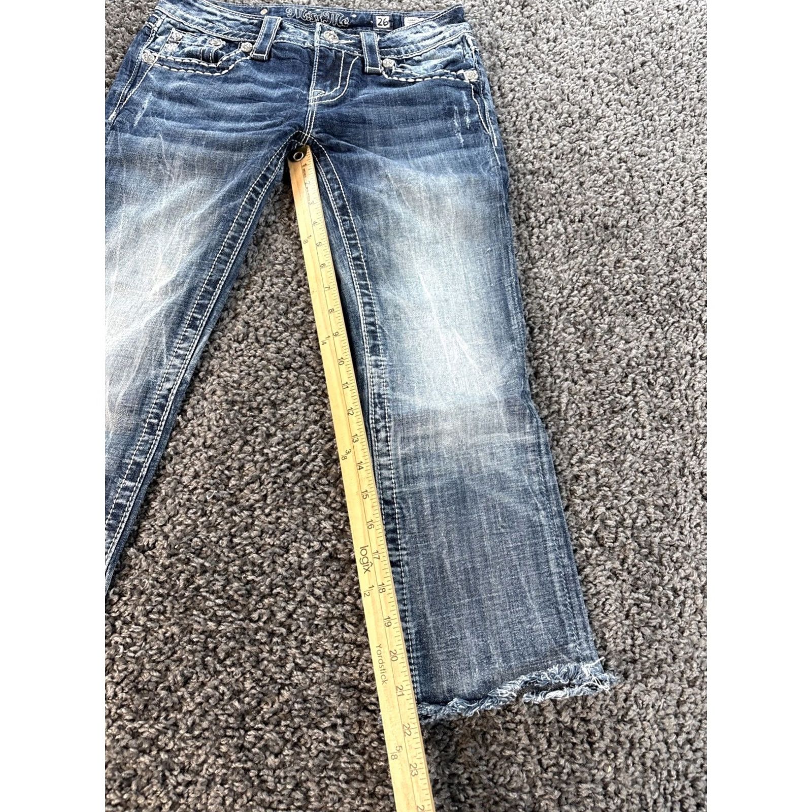 Miss Me VINTAGE Miss Me Signature Capri Jeans Cropped Women 26x22 Low Rise Blue Rhinestone Cropped 26 22 Jeans Mens? Size 26" / US 2 / IT 38 - 4 Thumbnail