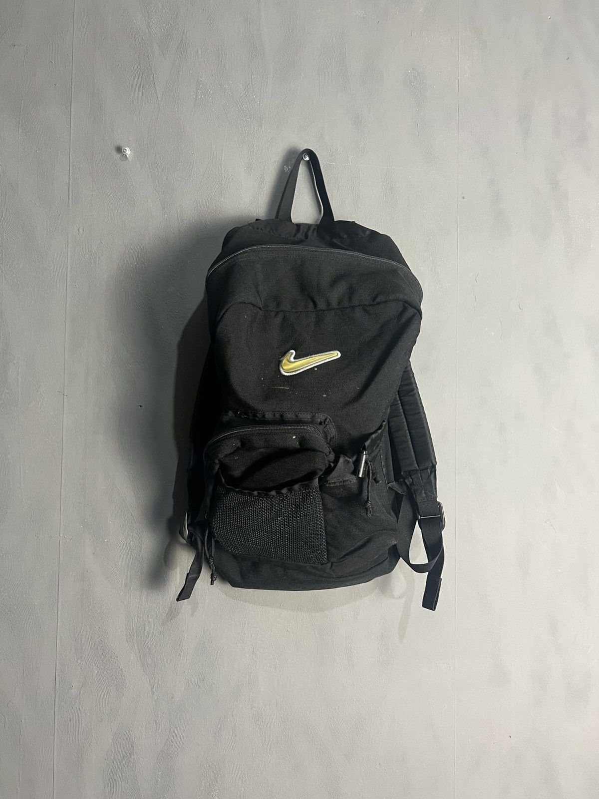 horrible design nike backpack Watch Comparison , Heyward 2.0 Vs Heritage Vs Jordan on Amazon Live and functionality with this exceptional backpack. Nike Nike SB RPM Polka