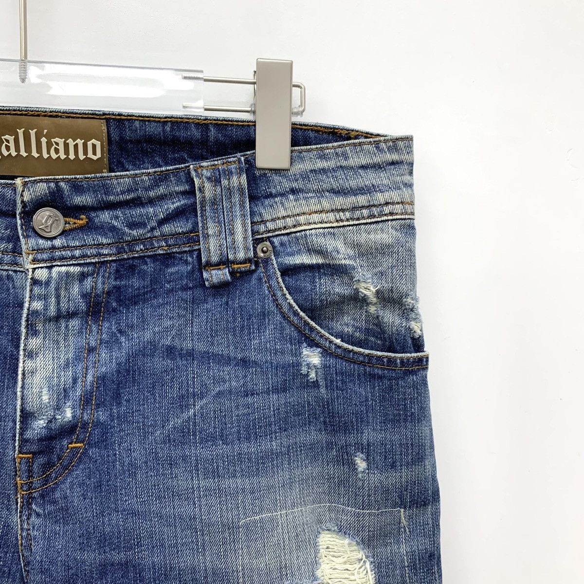 John Galliano John Galliano Distressed Ripped Denim Casual Shorts K26WX Size 28" / US 6 / IT 42 - 5 Thumbnail