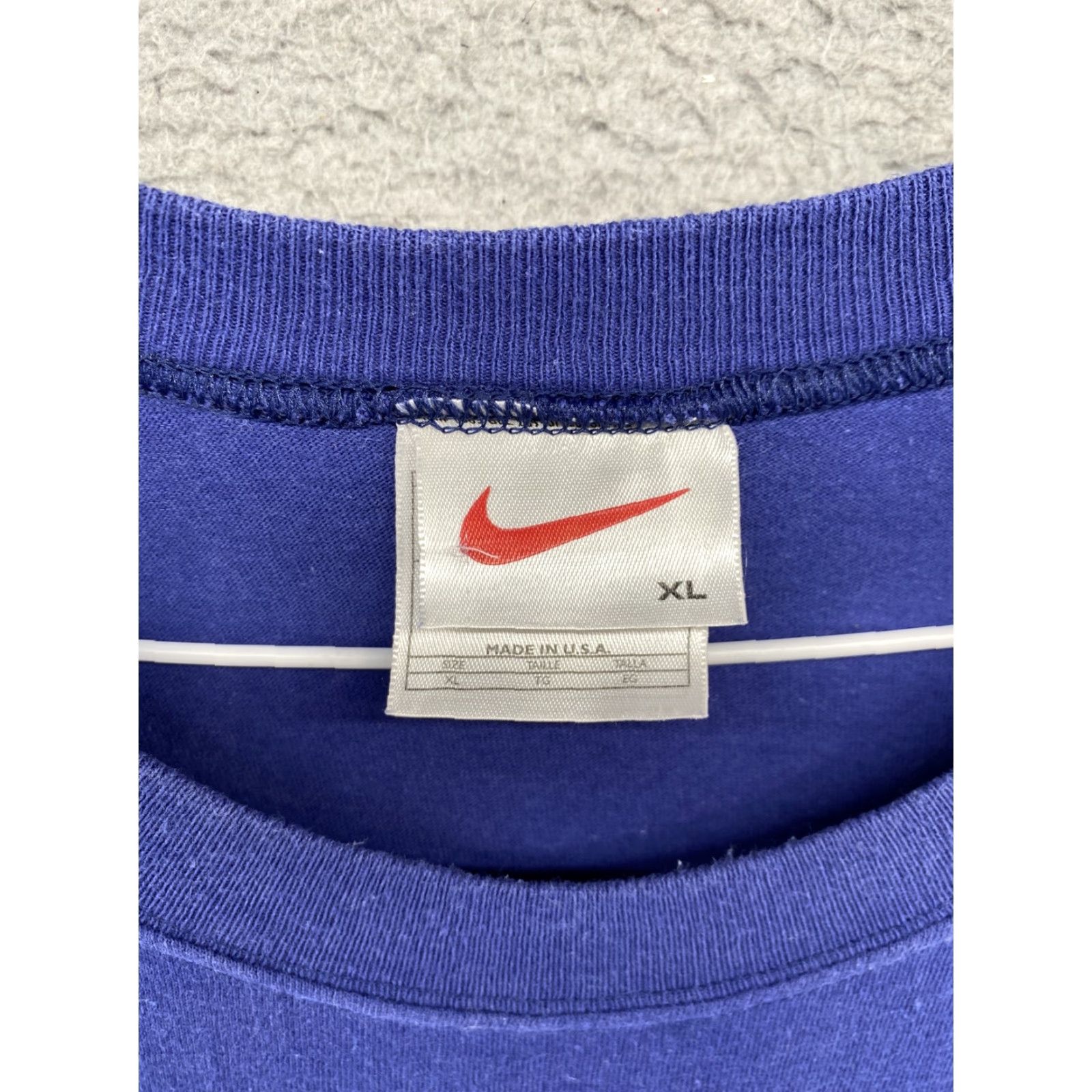 Nike VINTAGE Nike Center Mini Swoosh Shirt Men XL Blue USA Made T-Shirt Size US XL / EU 56 / 4 - 3 Thumbnail