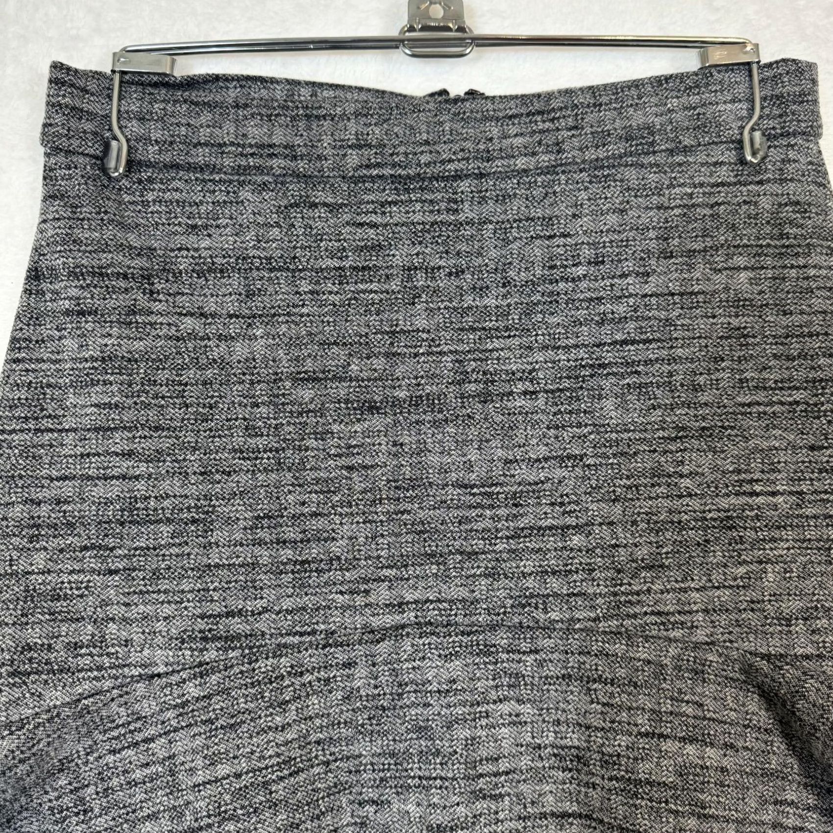 Banana Republic Banana Republic Gray Mini Skirt Size 0 Ruffled Hem Back Zipper Size 25" / US 0 / IT 36 - 4 Thumbnail