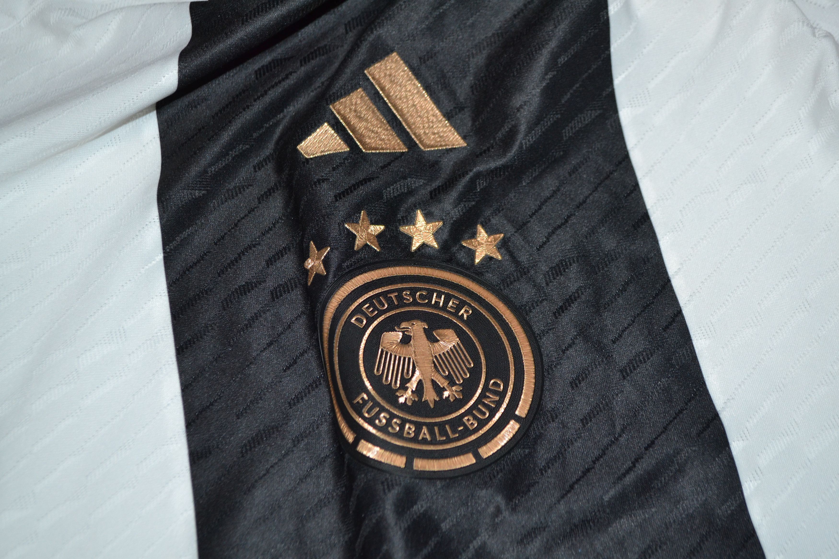 Adidas Germany Home Authentic 2022 Shirt Soccer Jersey Size US S / EU 44-46 / 1 - 5 Thumbnail