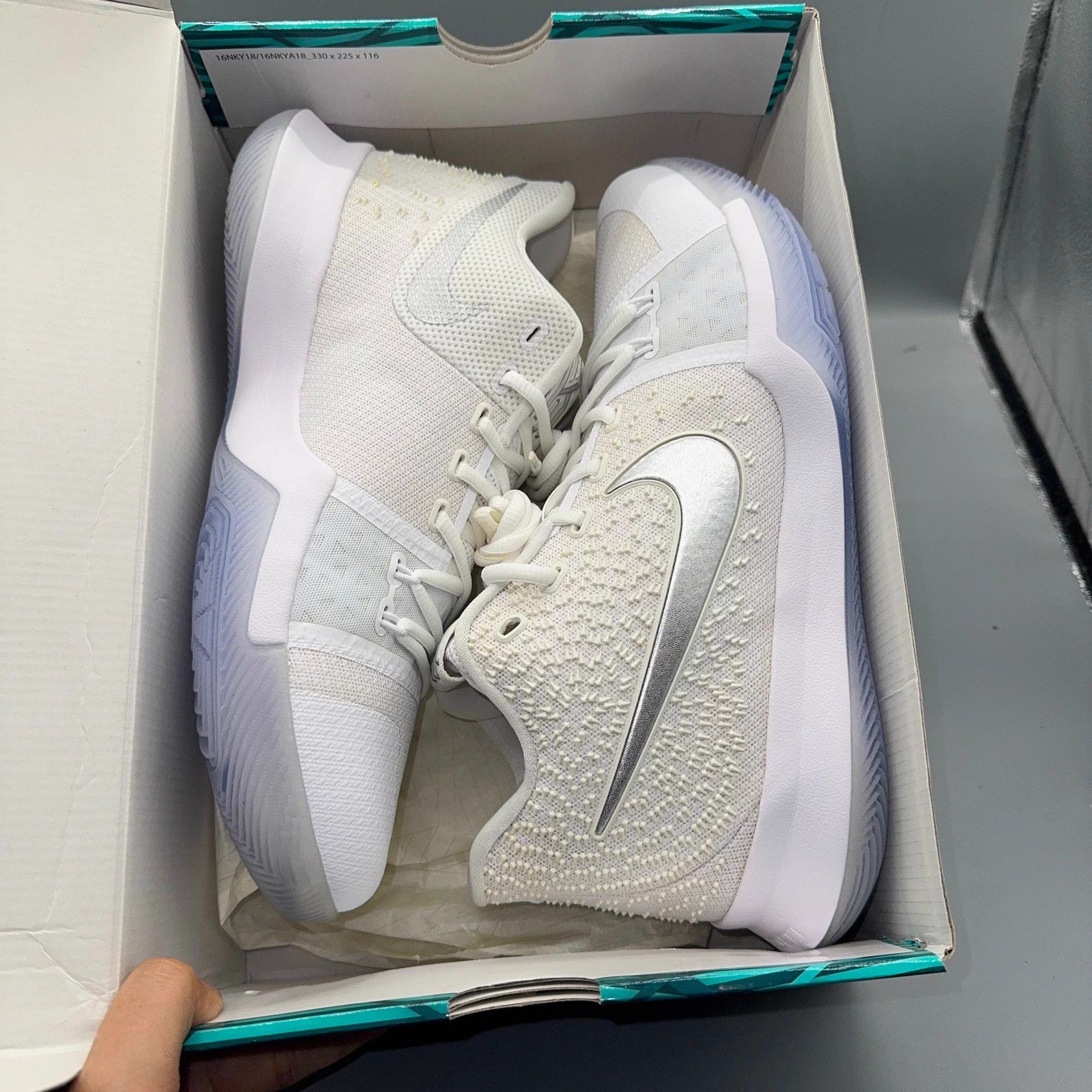 Nike Nike Kyrie 3 White Size 44 Size US 11 / EU 44 - 6 Thumbnail