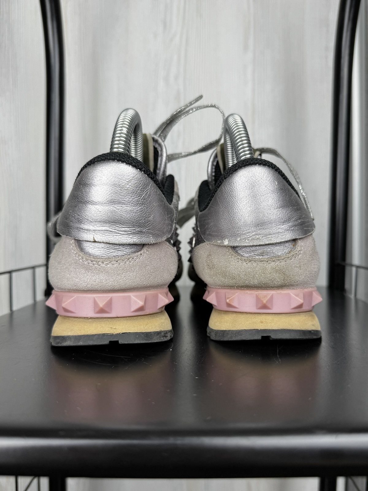Valentino Valentino Garavani Rockstud grey/silver/pink lowtop sneakers Size US 8 / IT 38 - 11 Thumbnail
