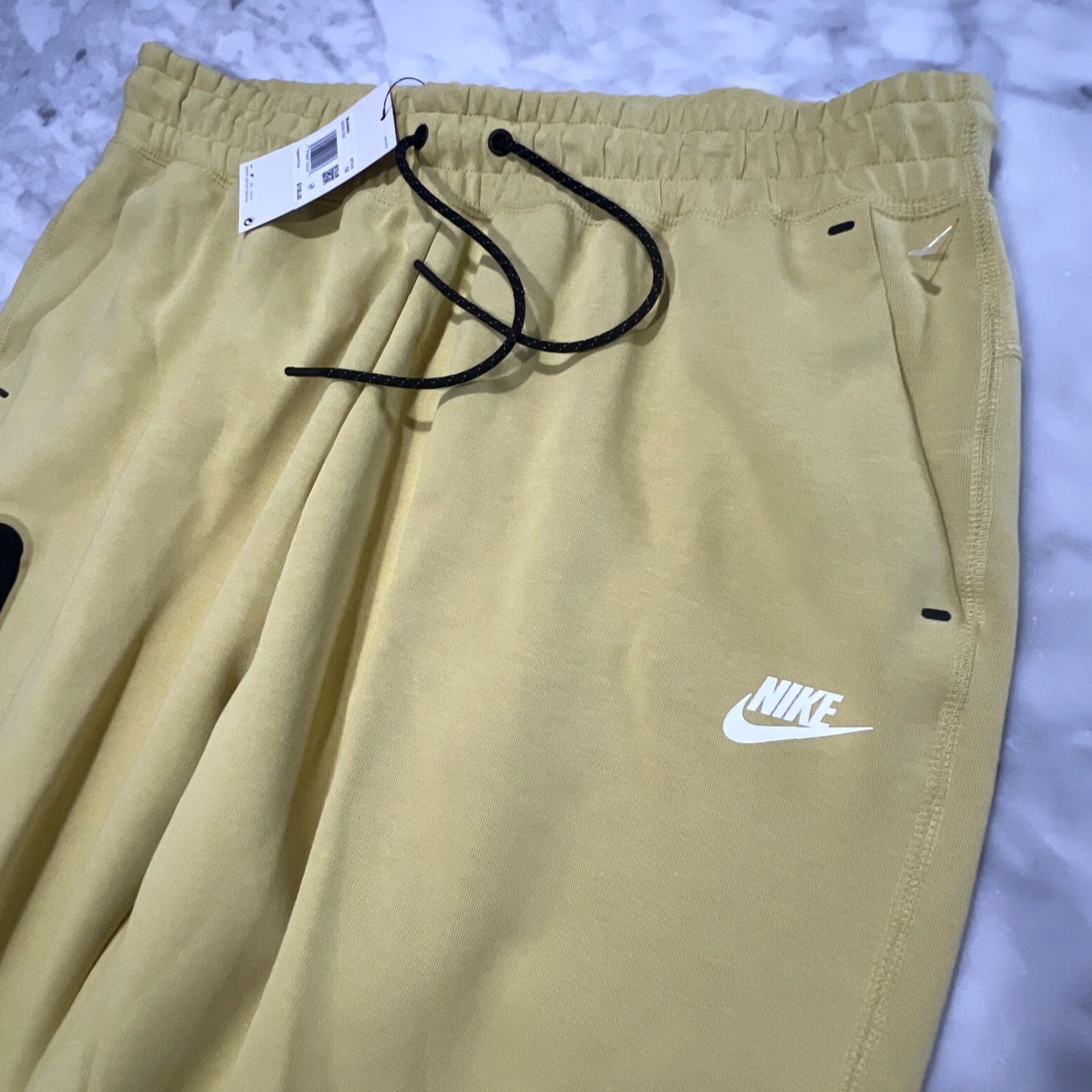 Nike VINTAGE Nike Sportswear Plus Tech Fleece Pants Womens 1X DA2043-304 High Rise Greenish Yellowish Jogger Nike Womens Pants Size 40" / US 18 - 3 Thumbnail