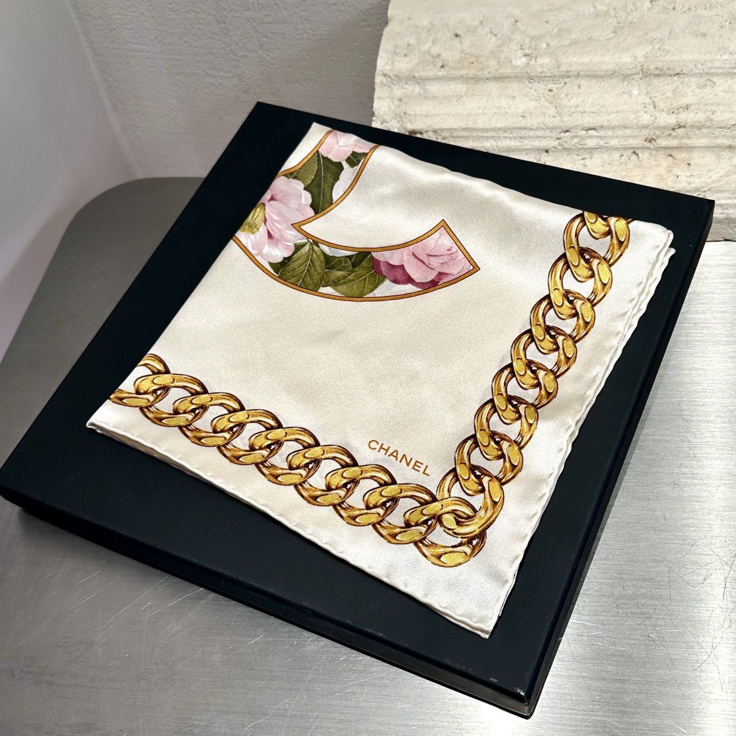 Chanel CHANEL 26C chain print 43x43cm scarf Size ONE SIZE - 1 Thumbnail