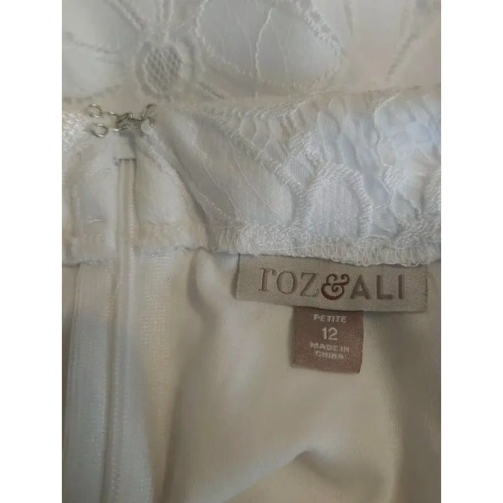 Vintage Roz & Ali Skirt Womens 12 White Floral A-Line Lined Midi Zip Petite Sized Summer Cleat White Toile? Size 34" / US 12 / IT 48 - 3 Thumbnail