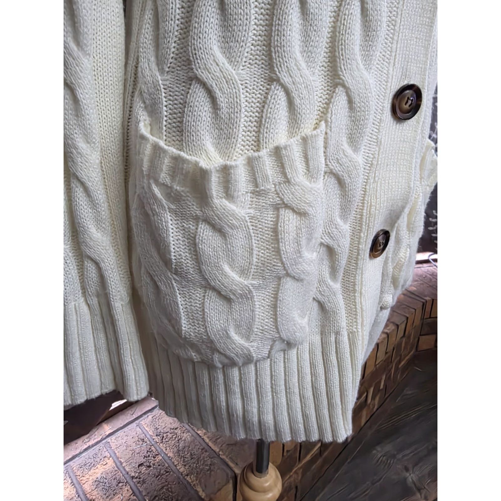 Vintage Merokeety Cardigan Sweater Women M Ivory Cable Knit Pockets Long V-Neck Raglan Sleeve Button Knit Lightweight EUC Size M / US 6-8 / IT 42-44 - 5 Thumbnail