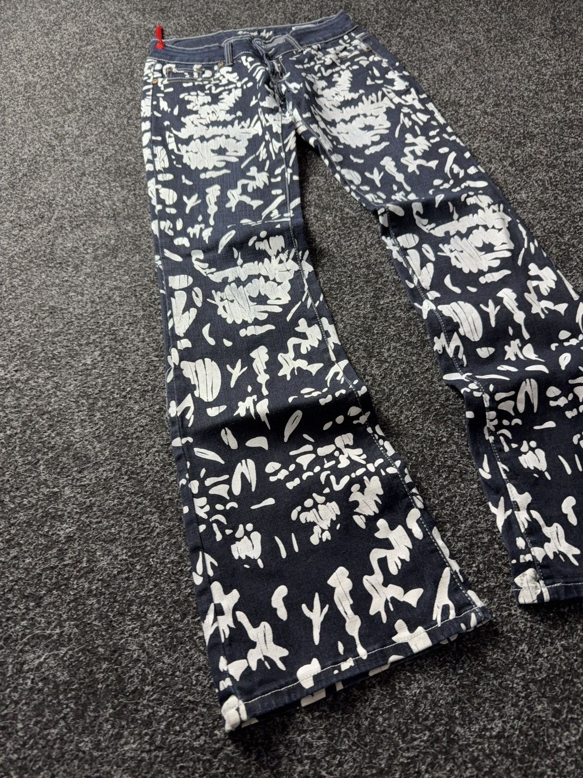 Japanese Brand Avant Garde 00s Crazy Age Graphic Flared Jeans Y2K Pattern Size 28" / US 6 / IT 42 - 2 Thumbnail