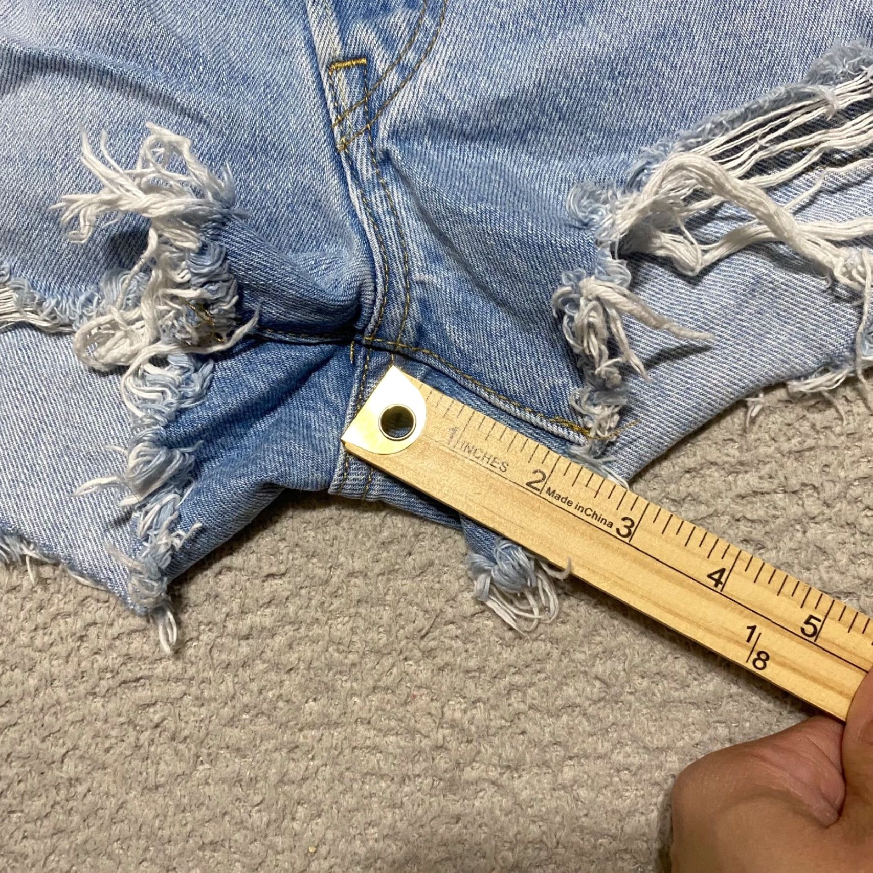 Levi's Levi's 501 Jeans Shorts Blue Denim Medium Wash Cut-Off Inseam 2" Womens Size 28 Shorts Structured Pockets 5-Pocket Design Modern Classic Mens? Wait Size 28" / US 6 / IT 42 - 5 Thumbnail