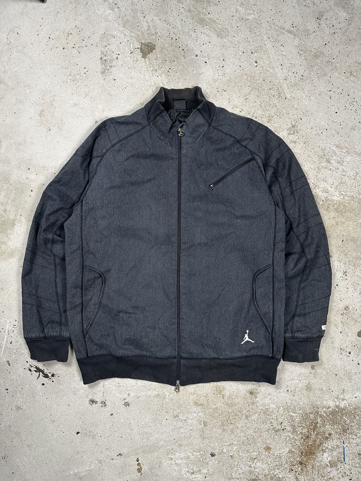 Jordan Brand × Nike × Vintage Vintage Y2K Air Jordan 23 Grey Bomber Jacket Size US XL / EU 56 / 4 - 1 Thumbnail
