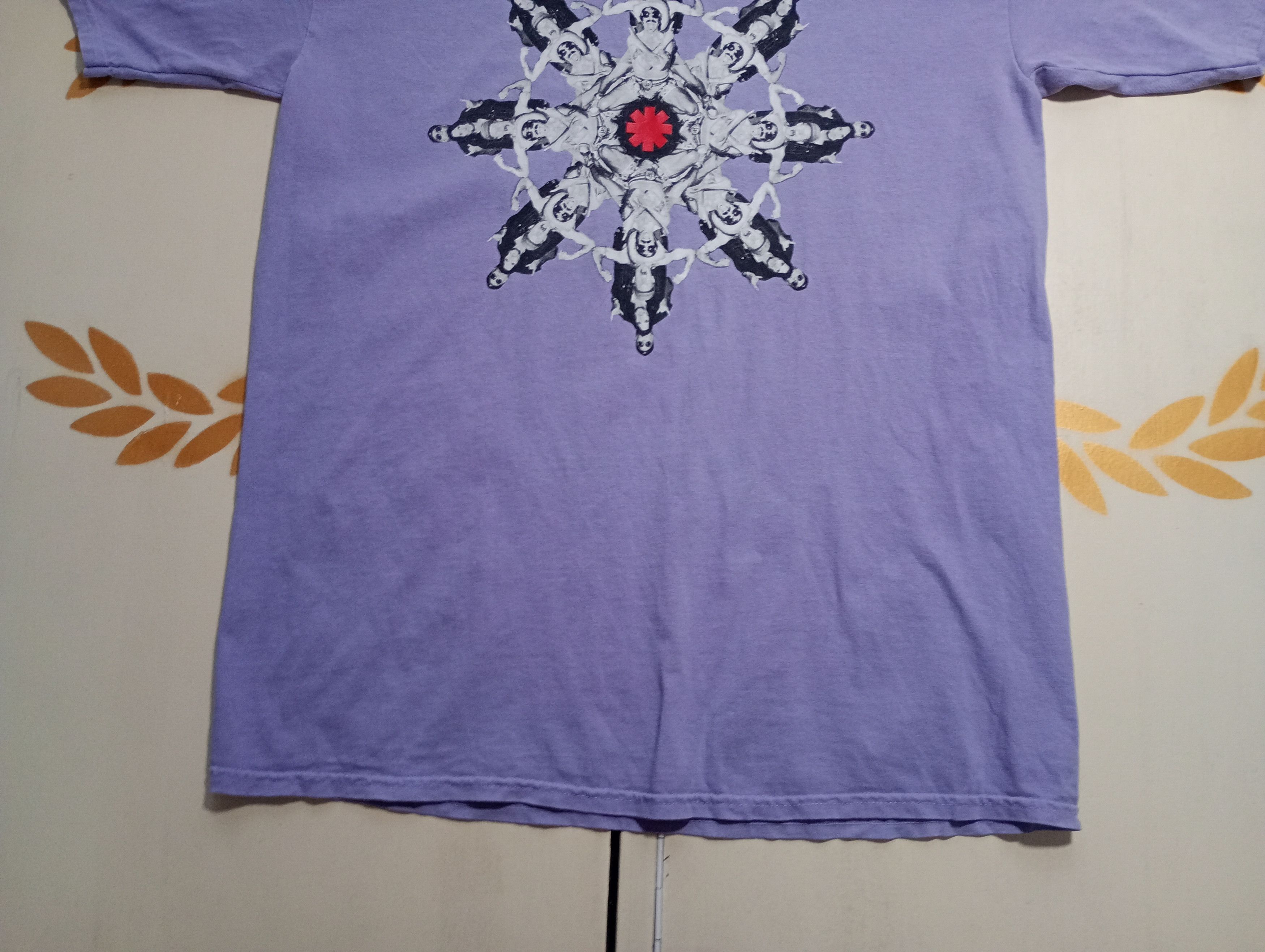 Band Tees RHCP Unlimited Love World Tour 2022-2023 T-Shirt Size US L / EU 52-54 / 3 - 4 Thumbnail