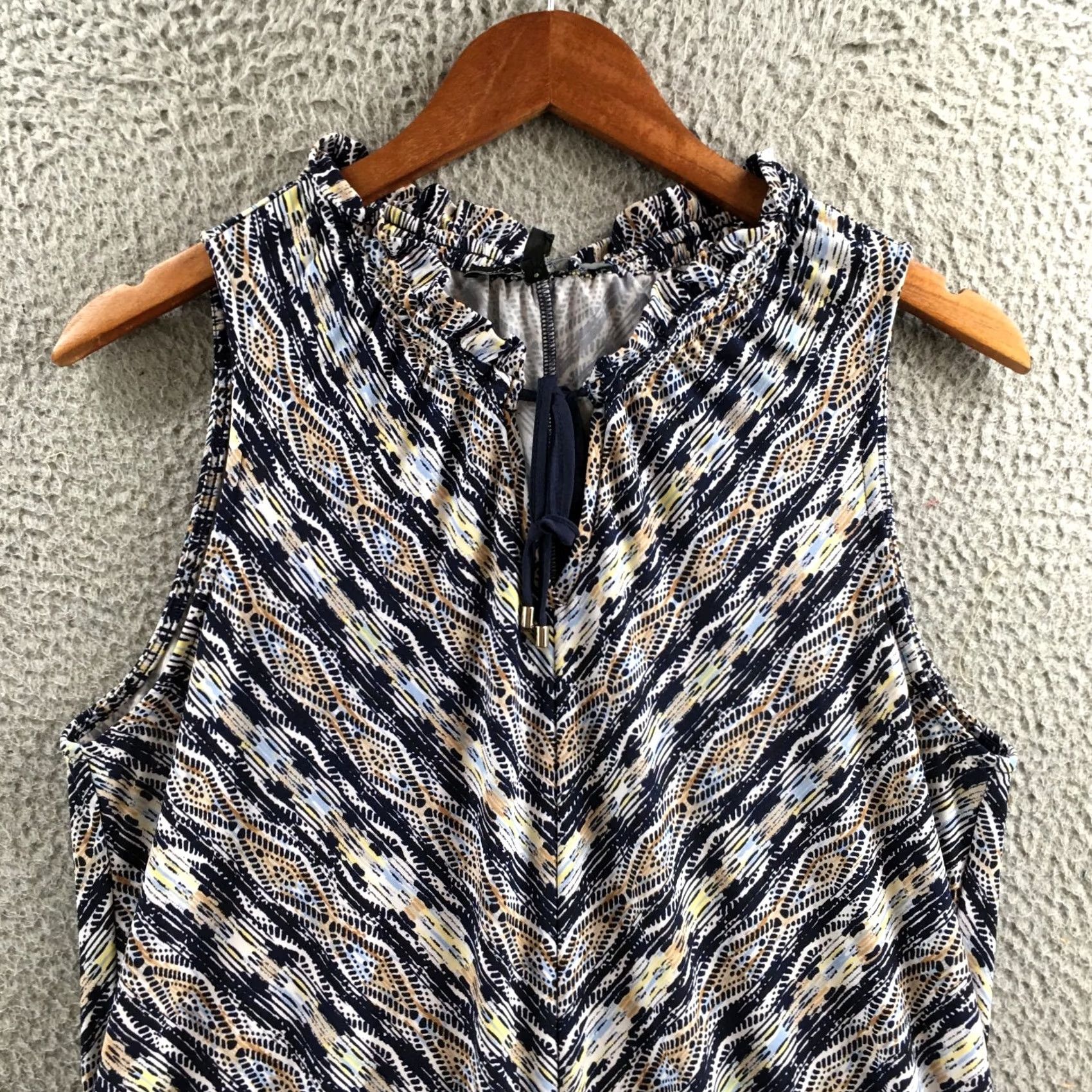 White House Black Market White House Black Market Top Womens M Sleeveless Blue Print Ruffle Neck Pullover Size M / US 6-8 / IT 42-44 - 2 Thumbnail