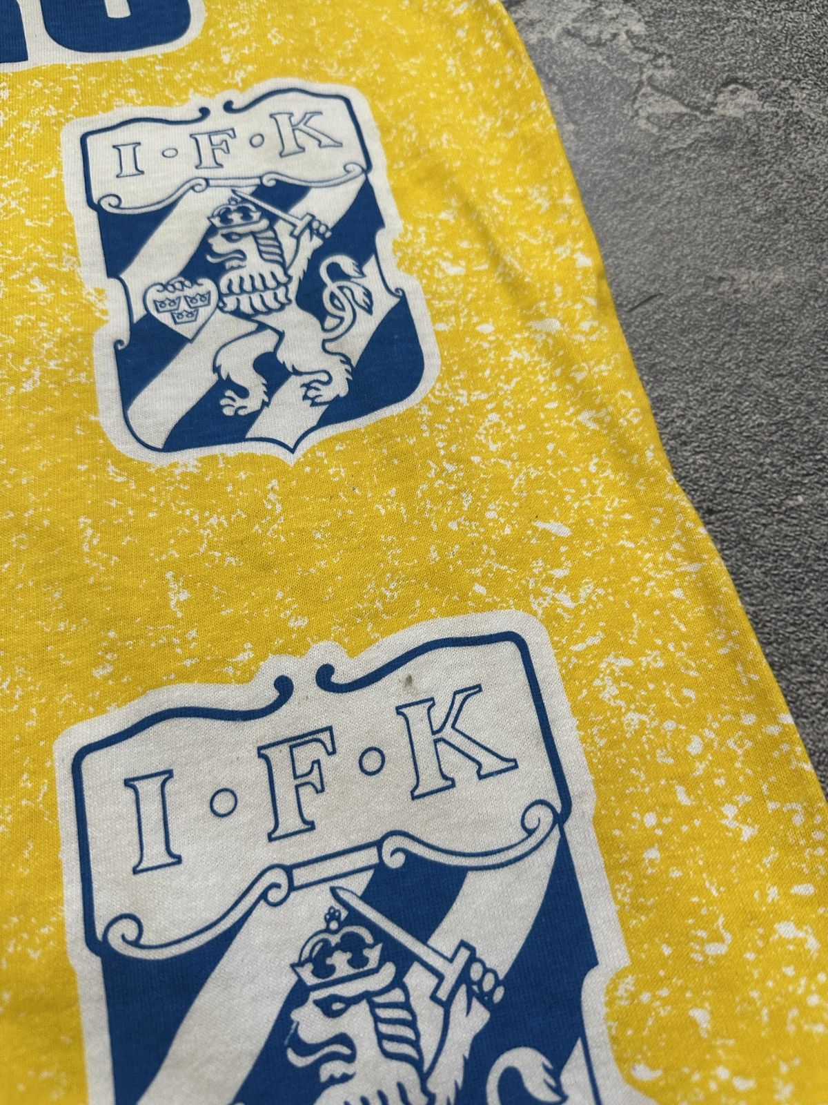 Vintage Vintage 90s IFK Goteborg Screen Stars Overprinted Tee XXL Size US XXL / EU 58 / 5 - 12 Thumbnail