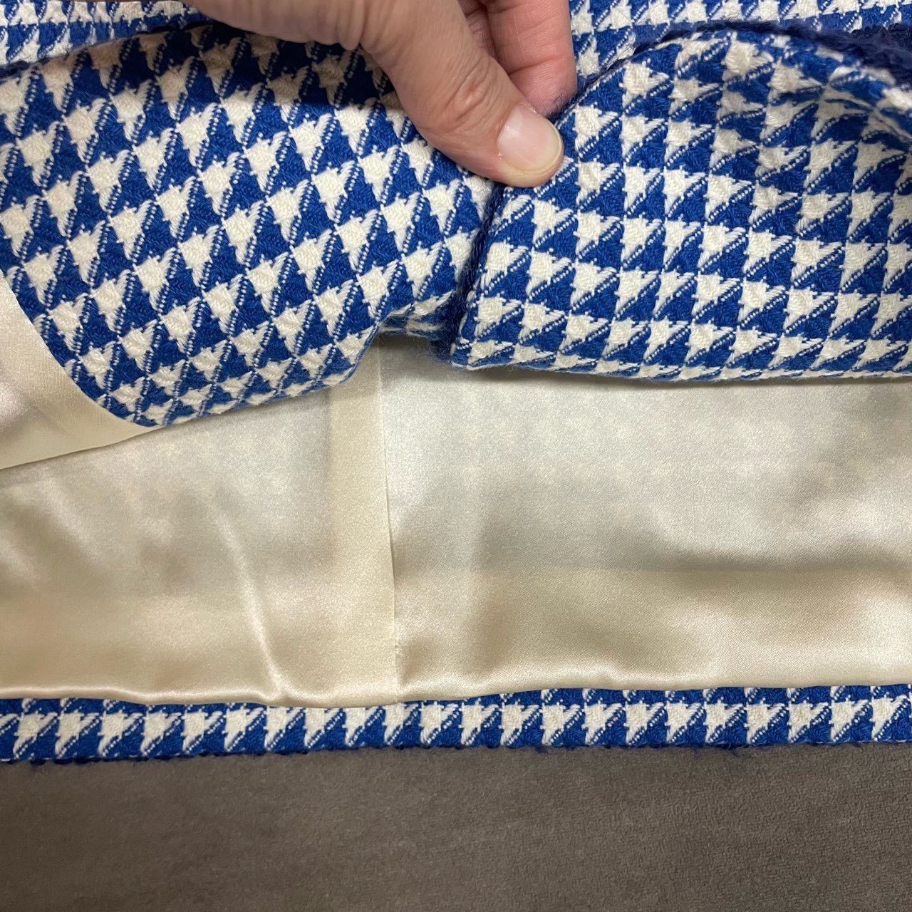 Gucci Gucci White and blue thousand-bird check pearl button cardi Size US S / EU 44-46 / 1 - 3 Thumbnail