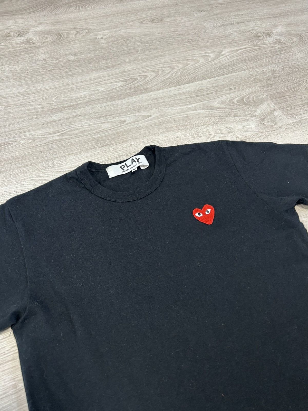 Comme des Garcons PLAY PLAY CDG Comme des Garcons T-shirt small heart SIze M Size US M / EU 48-50 / 2 - 2 Thumbnail