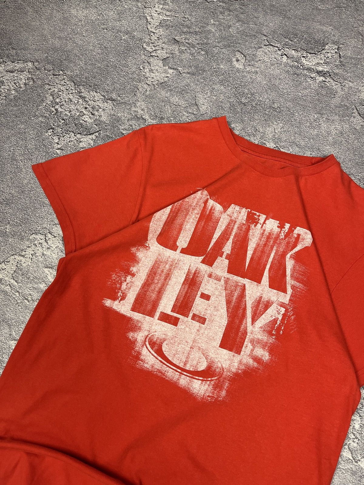 Vintage Vintage Oakley Tee 2000s Big Logo Gorpcore Y2K Size US XL / EU 56 / 4 - 2 Thumbnail