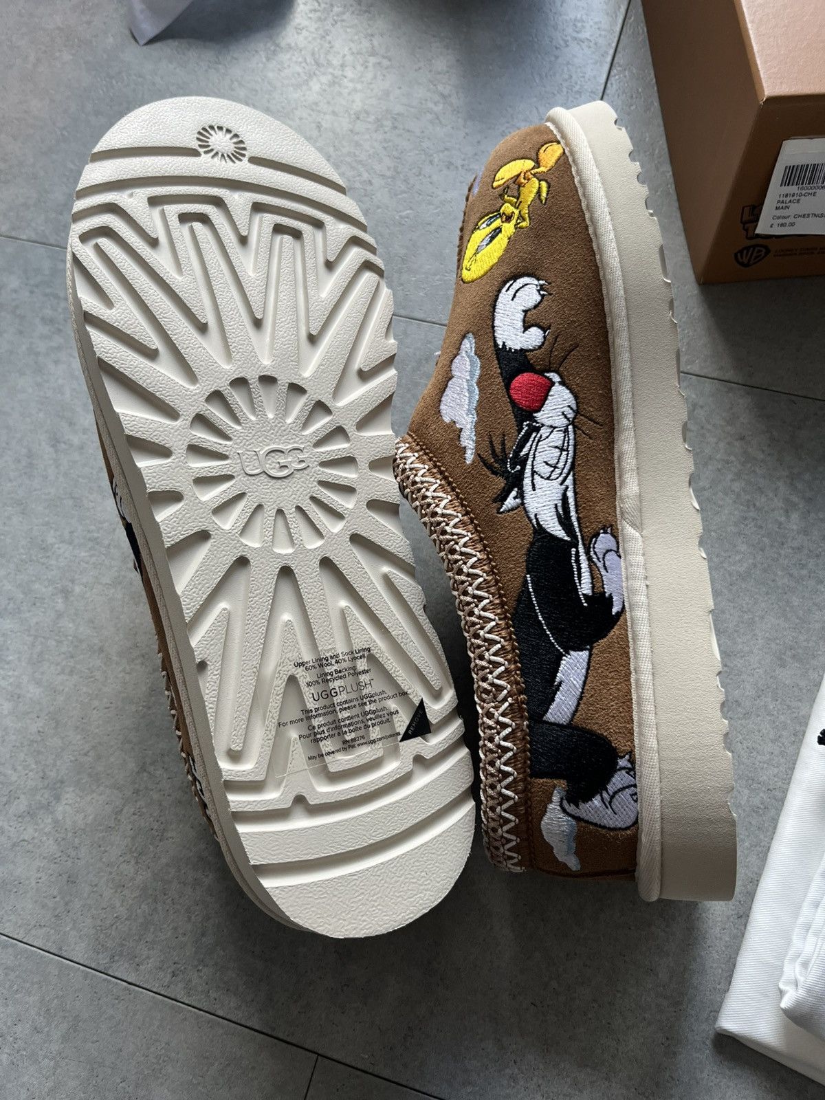 Palace × Ugg Palace X Ugg x Looney Tunes Size US 9 / EU 42 - 5 Thumbnail