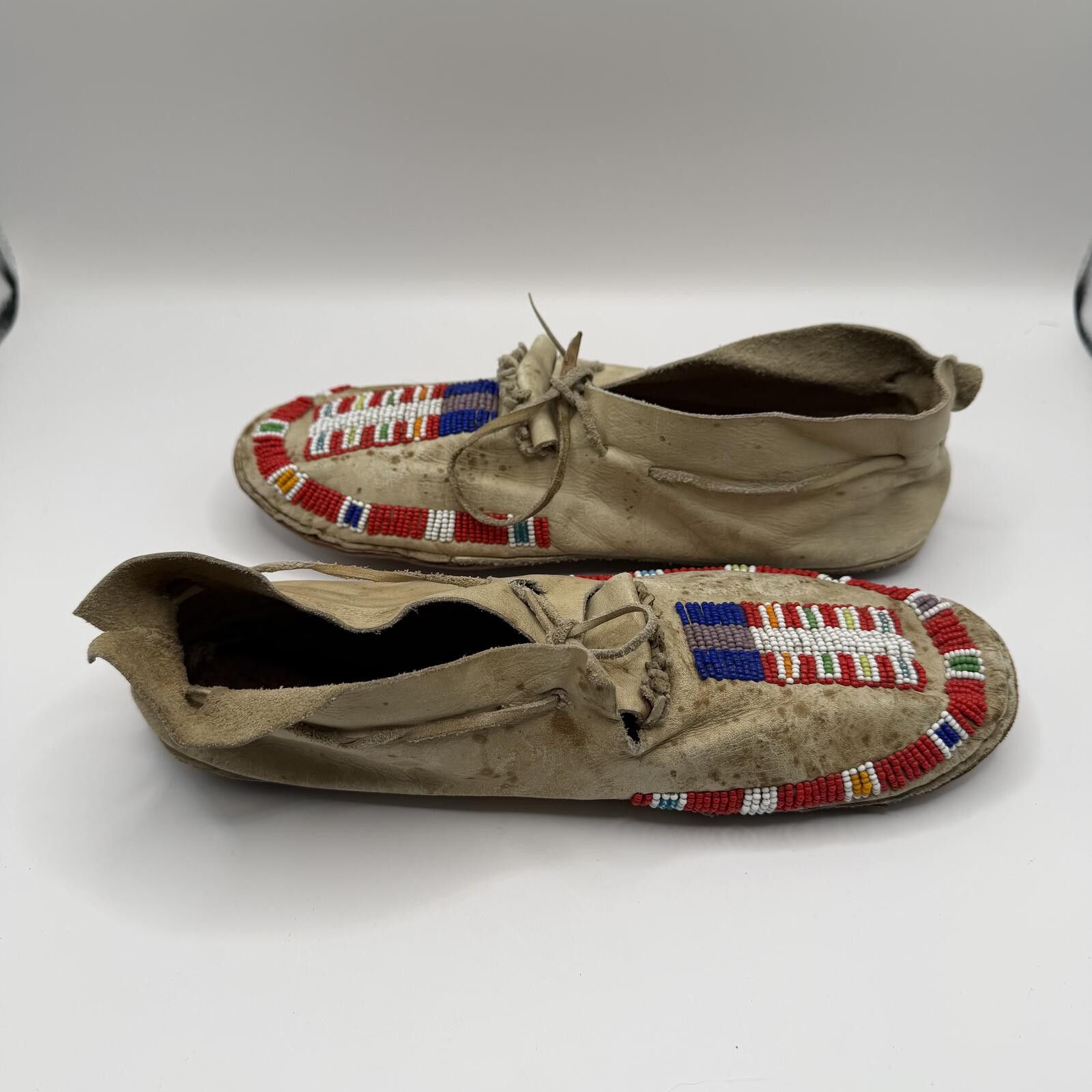 The Unbranded Brand Northern Plains Moccasins Unisex Sioux Plains Hide Beaded Size ONE SIZE - 6 Thumbnail